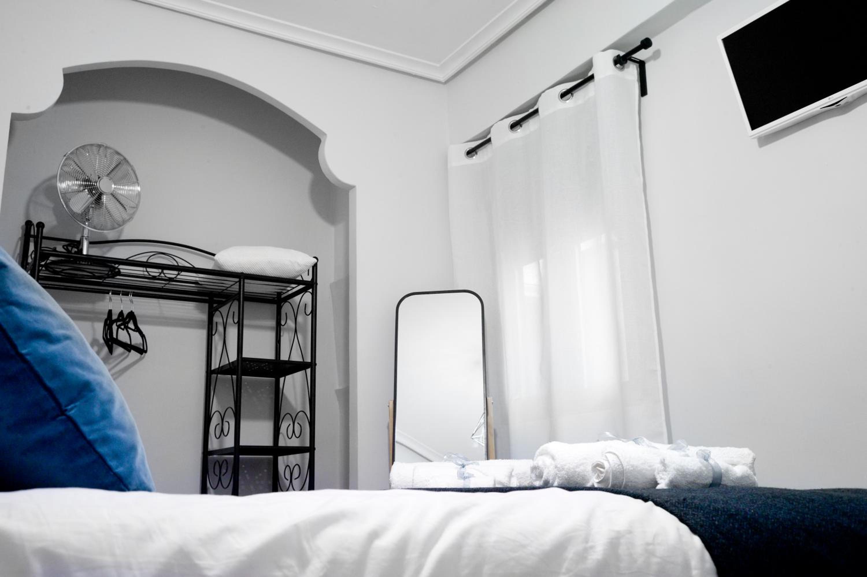 Double Room with Private External Bathroom photo 2