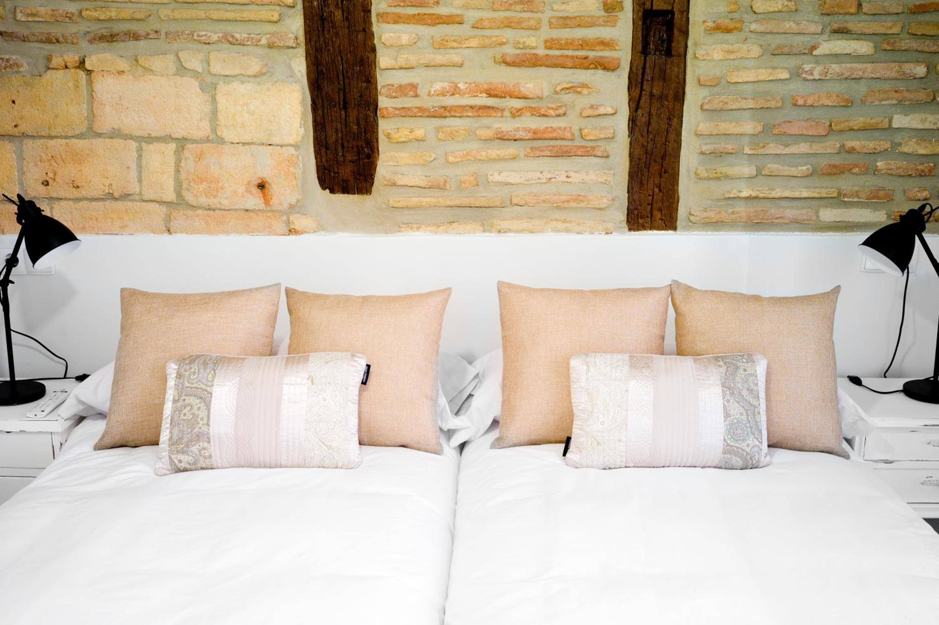 Habitación Doble con Balcón y Baño Compartido