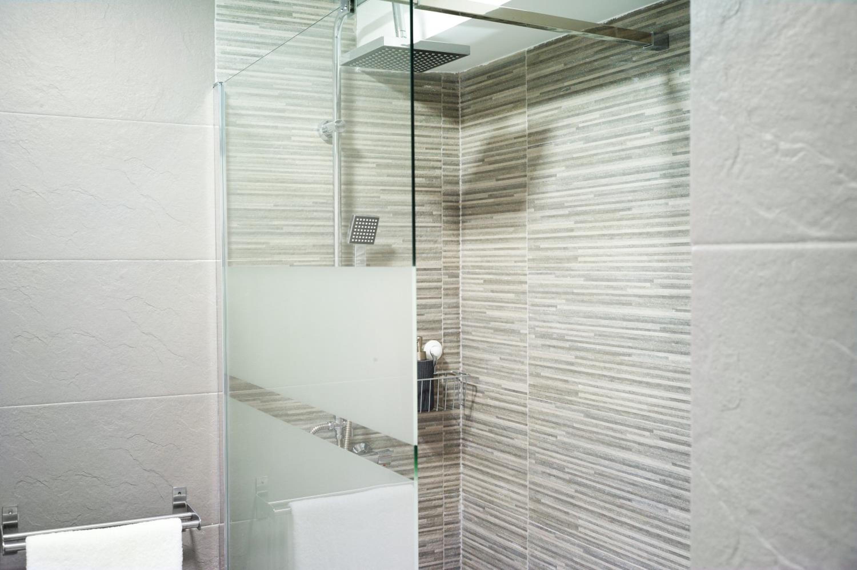 Single Room with Shared Bathroom photo 3