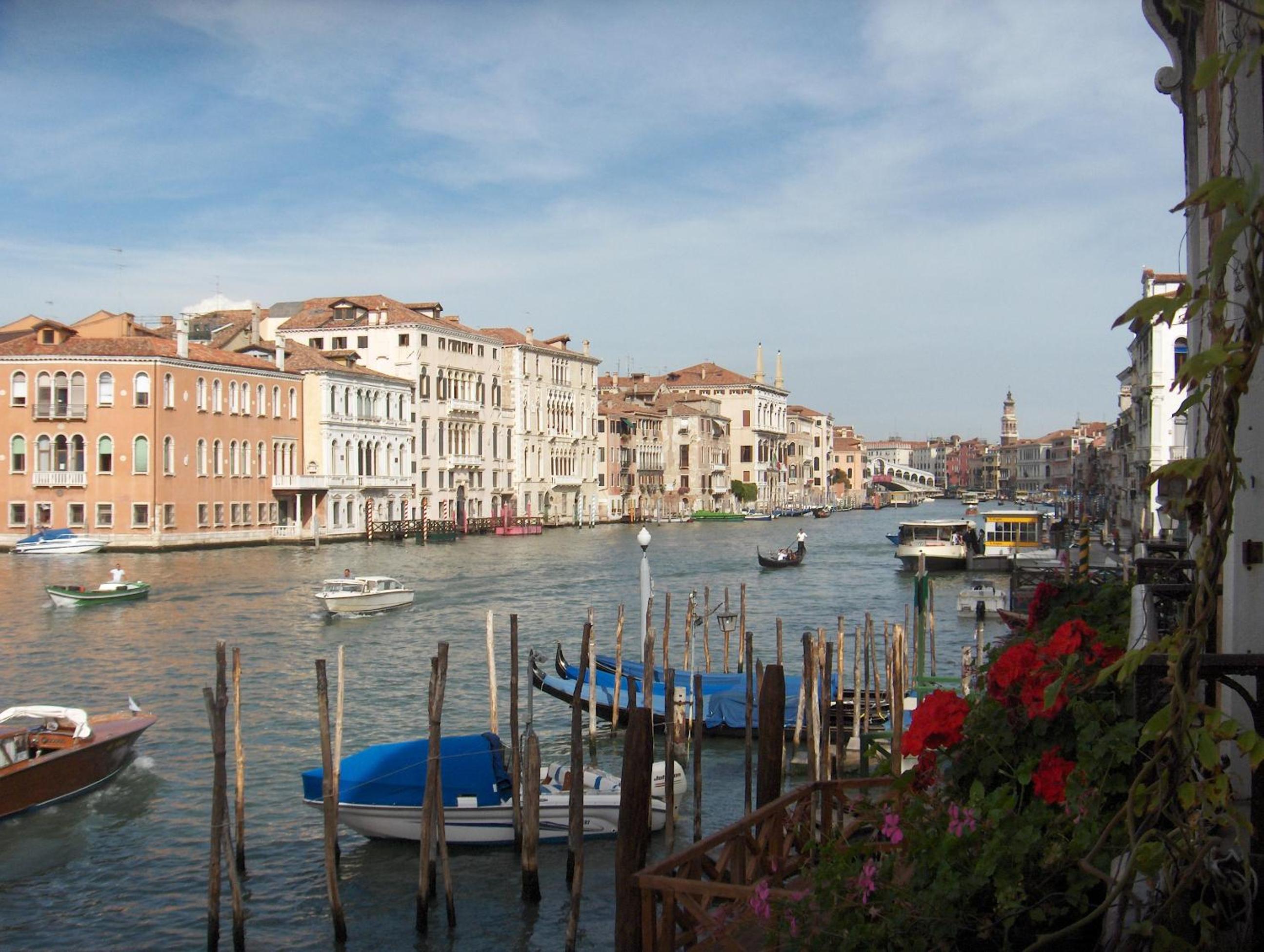 Suite with Terrace and Canal View photo 3