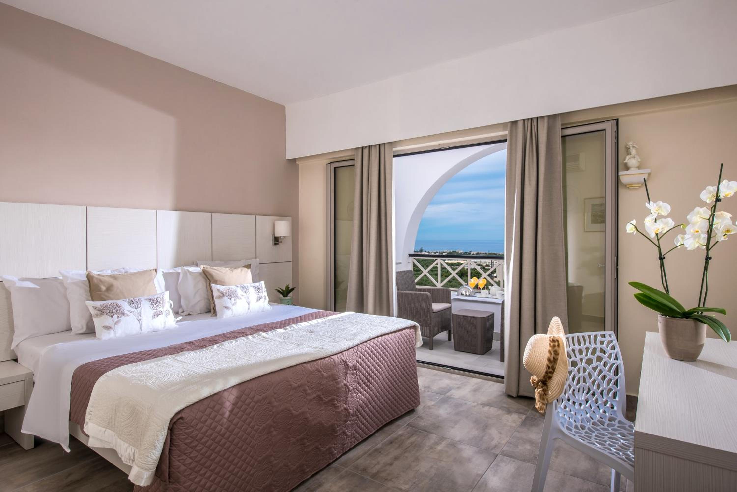 Classic Double Room with Sea View - Photo 5