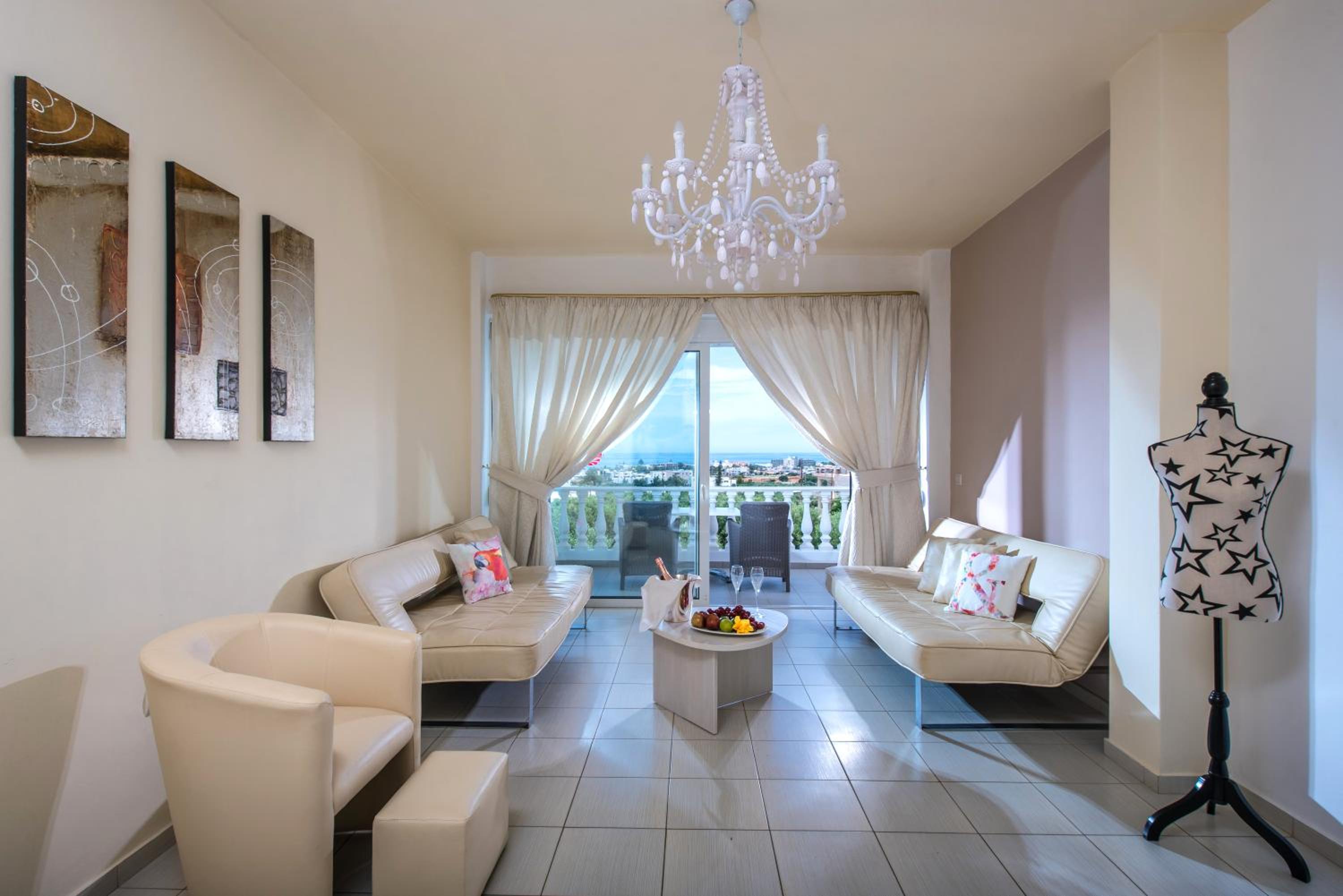 Superior Suite / Family Room - Photo 4