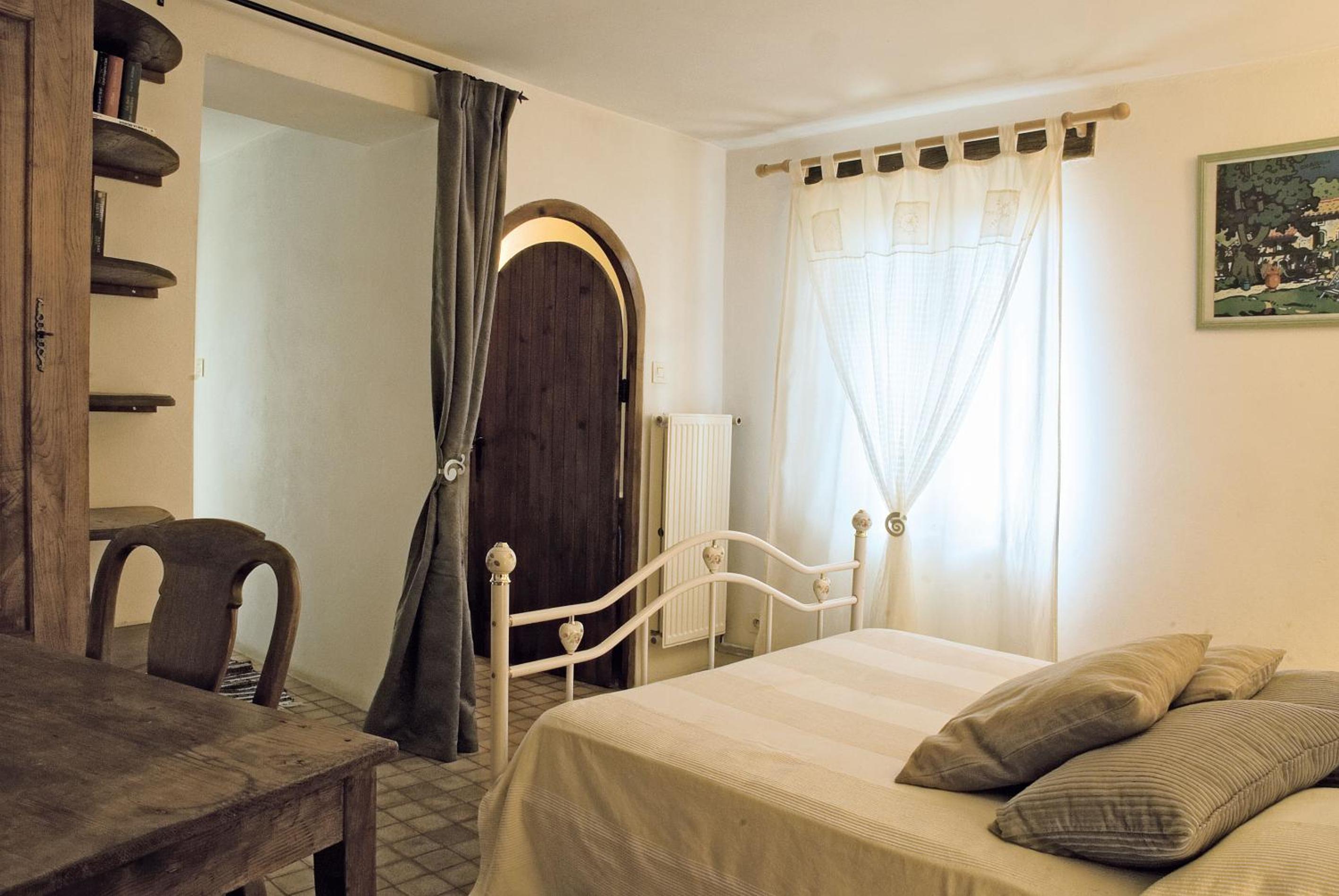 Double Room with Balcony - Photo 4