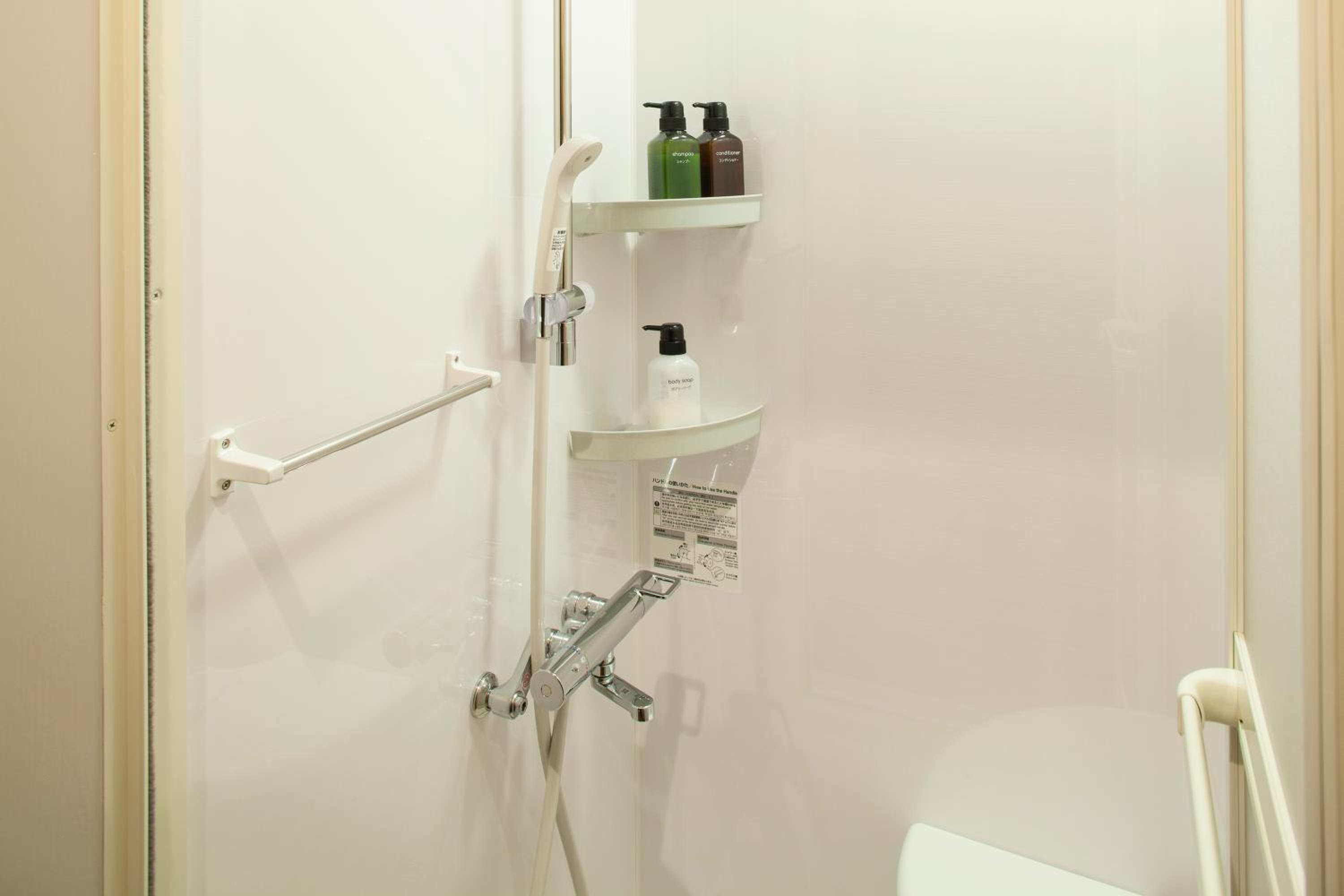 Two Capsule Rooms for Female Guests - Non-Smoking photo 3