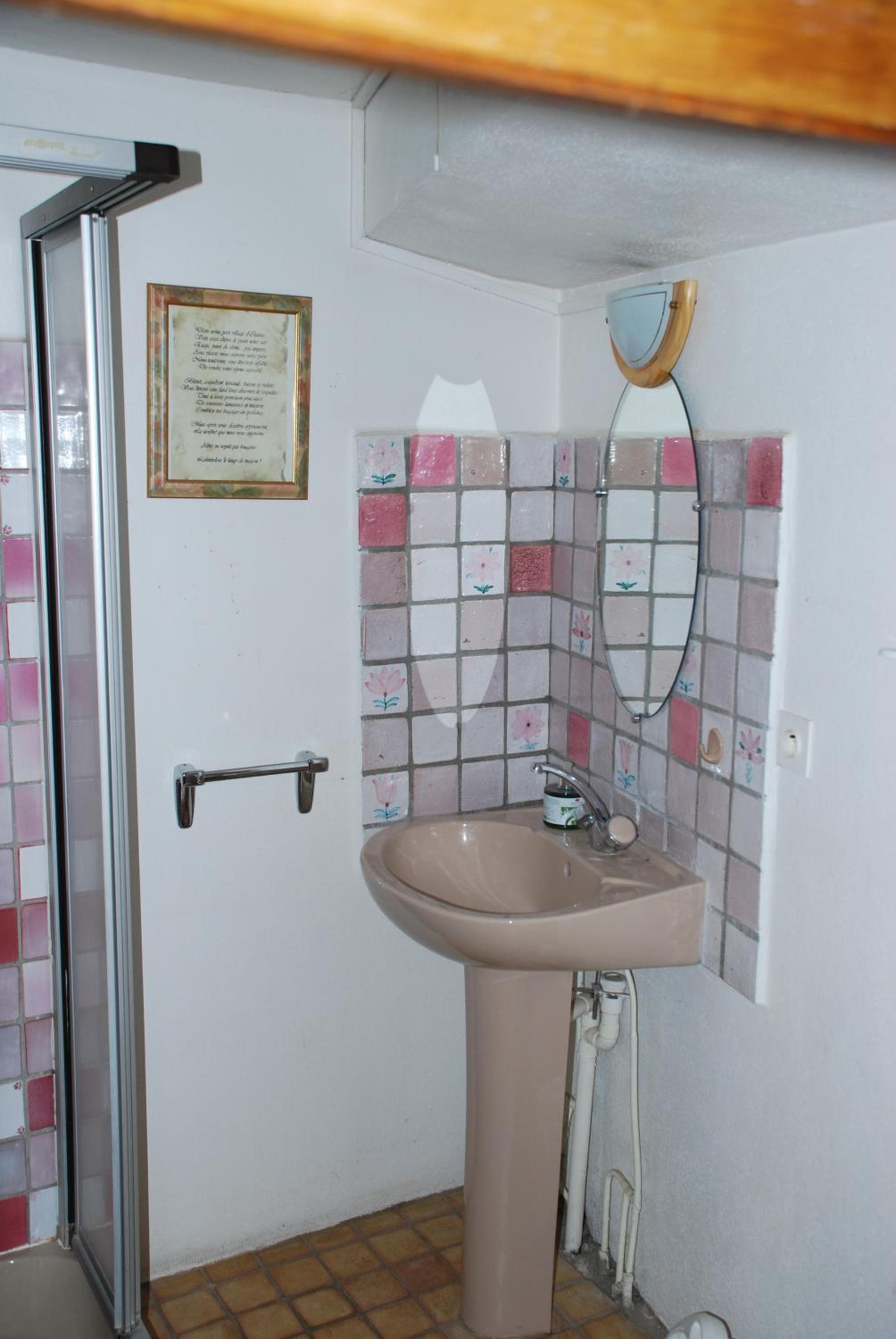 Double Room with Balcony - Photo 3