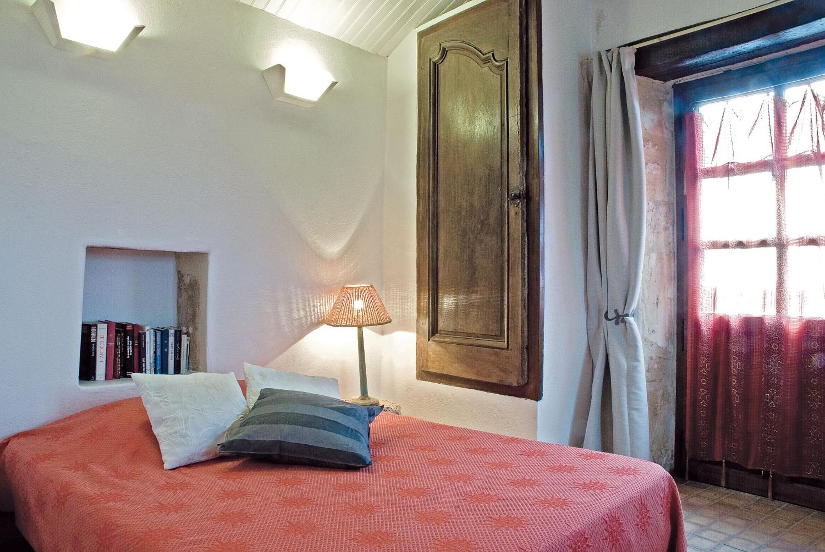 Double Room with Balcony - Photo 2