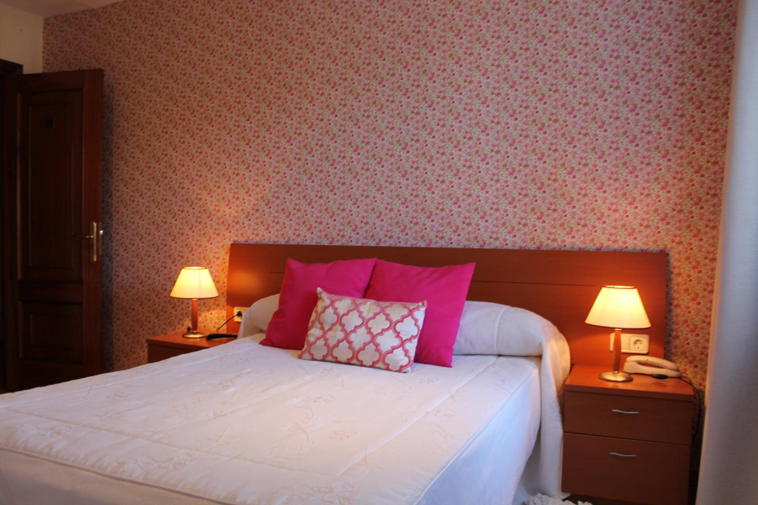 Double Room - Photo 2