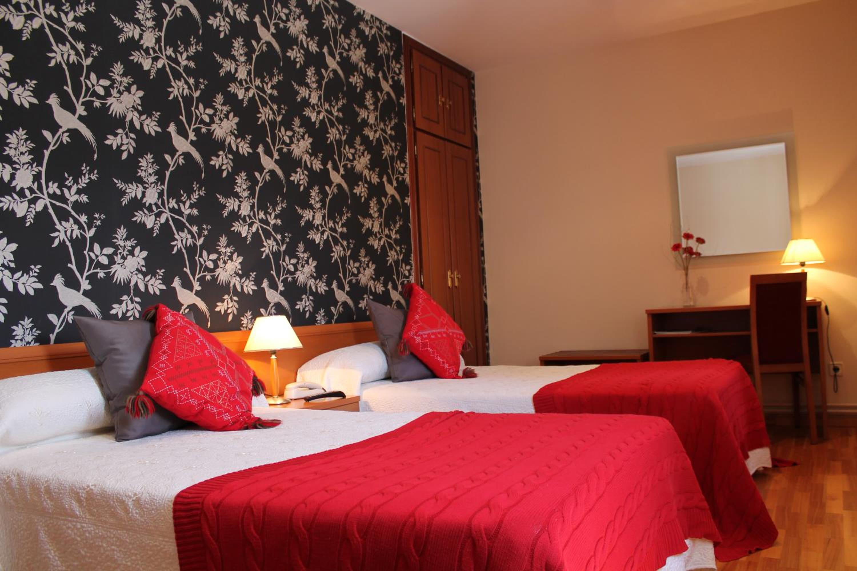 Double or Twin Room - Photo 3
