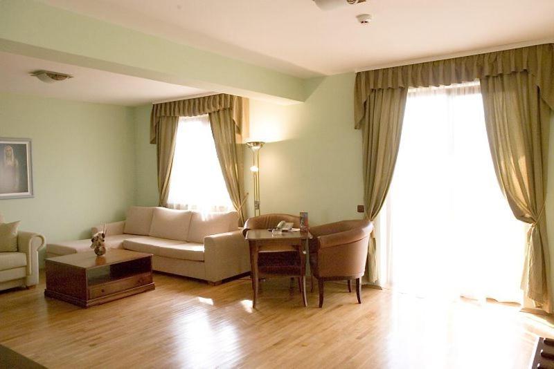 Junior Suite with Balcony (2 Adults + 2 Children)  - Photo 7