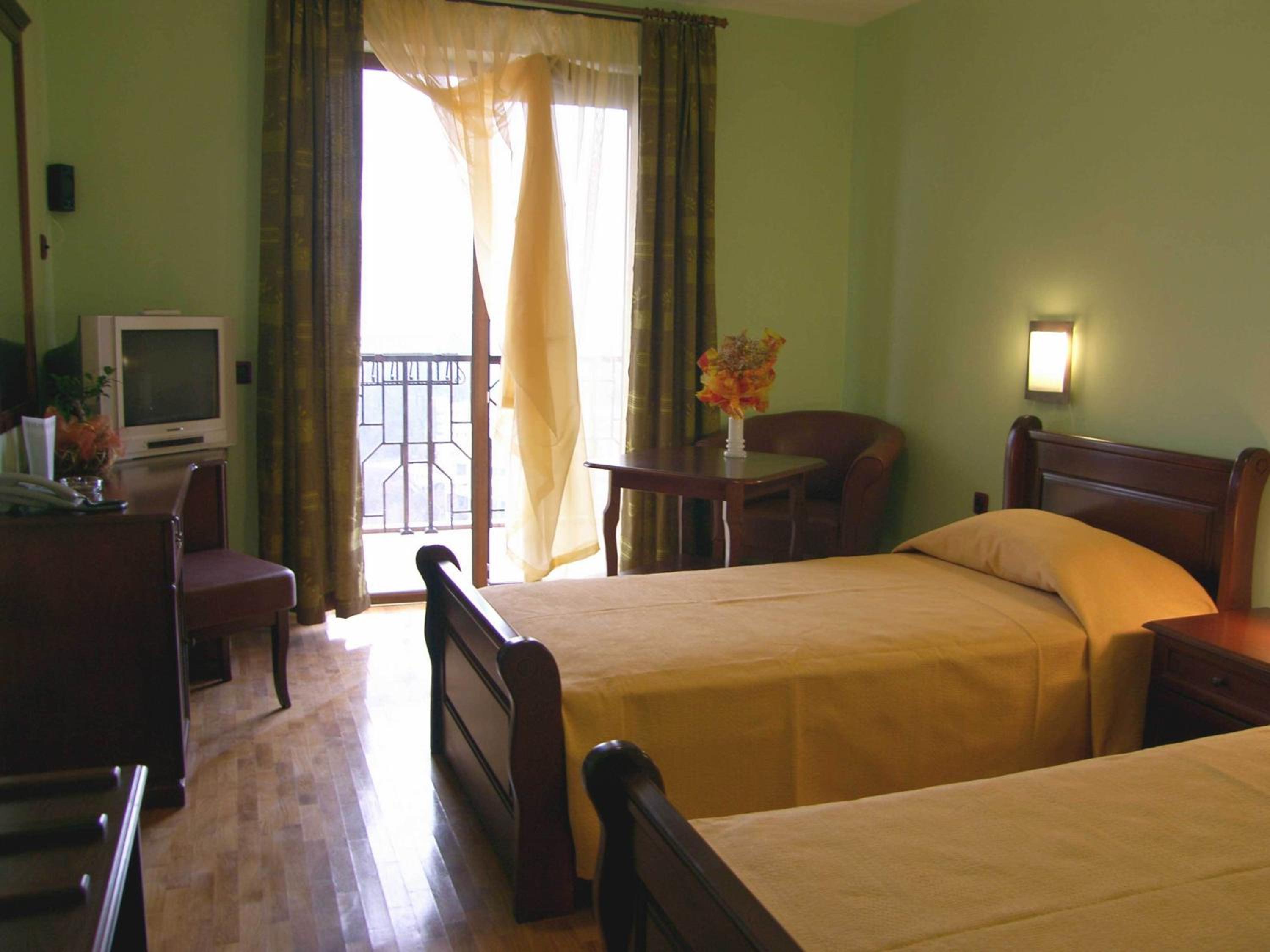 Standard Double or Twin Room - Photo 3