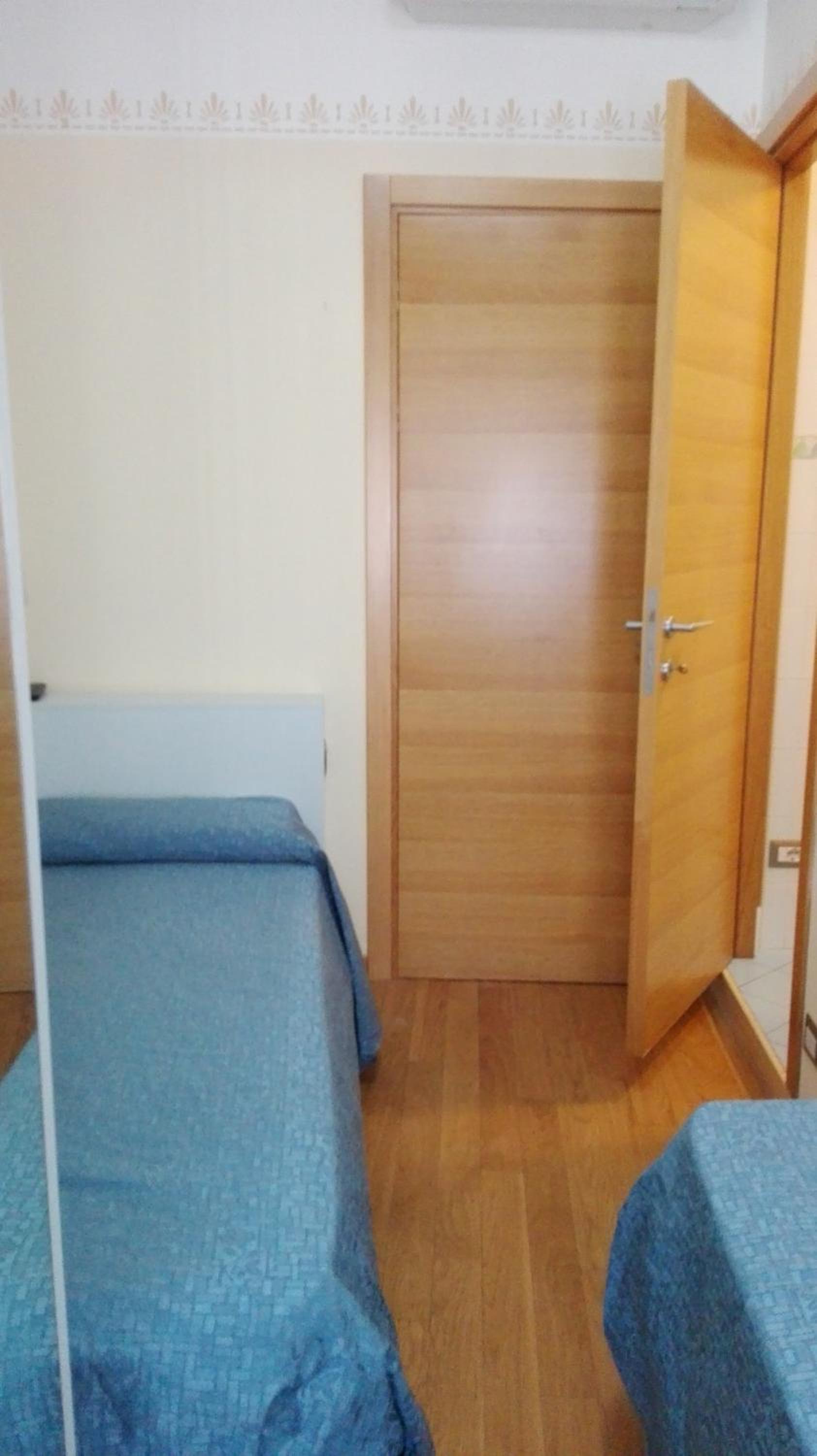 Economy Twin Room photo 3