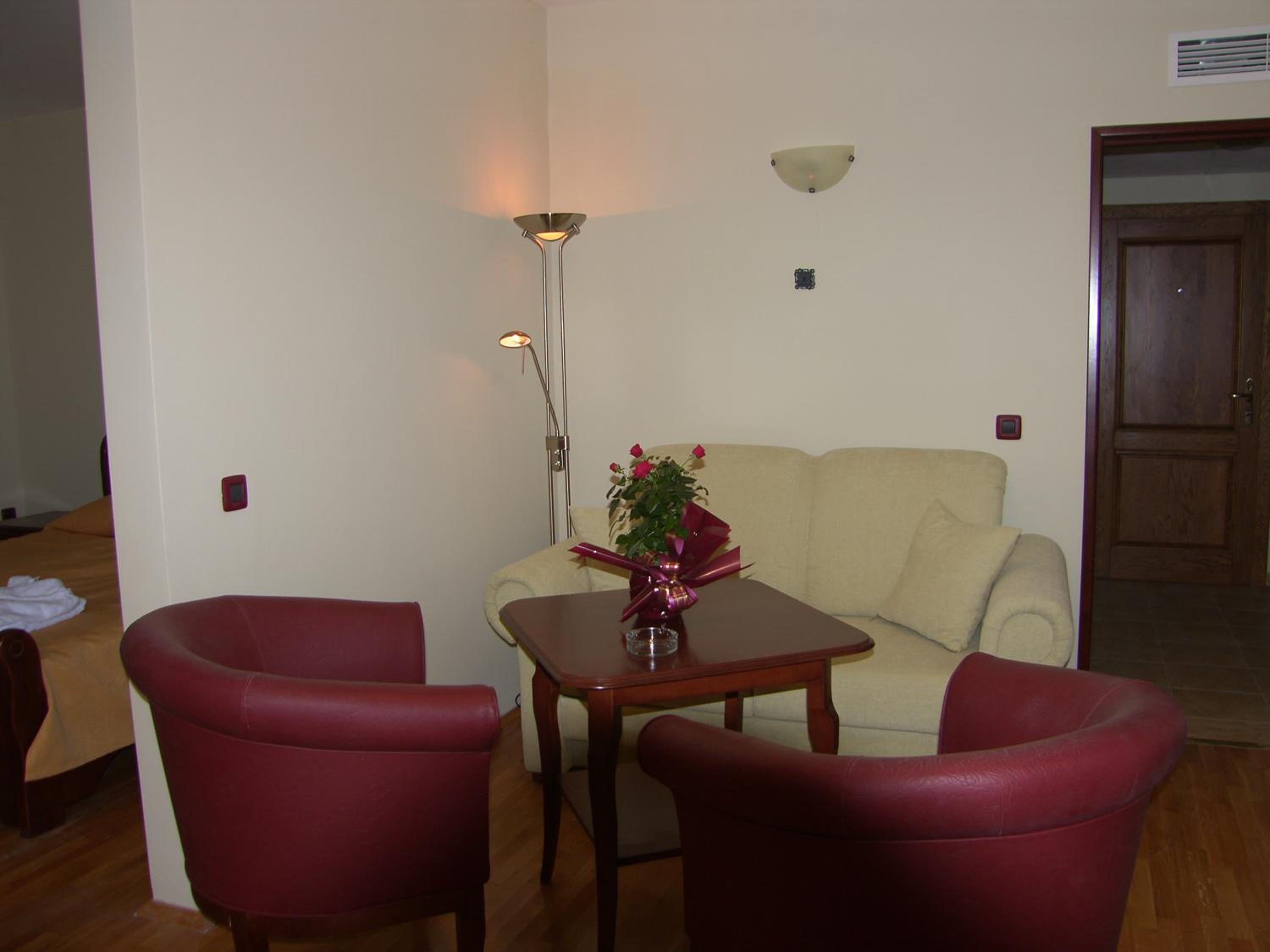 Junior Suite with Balcony (2 Adults + 2 Children)  - Photo 4