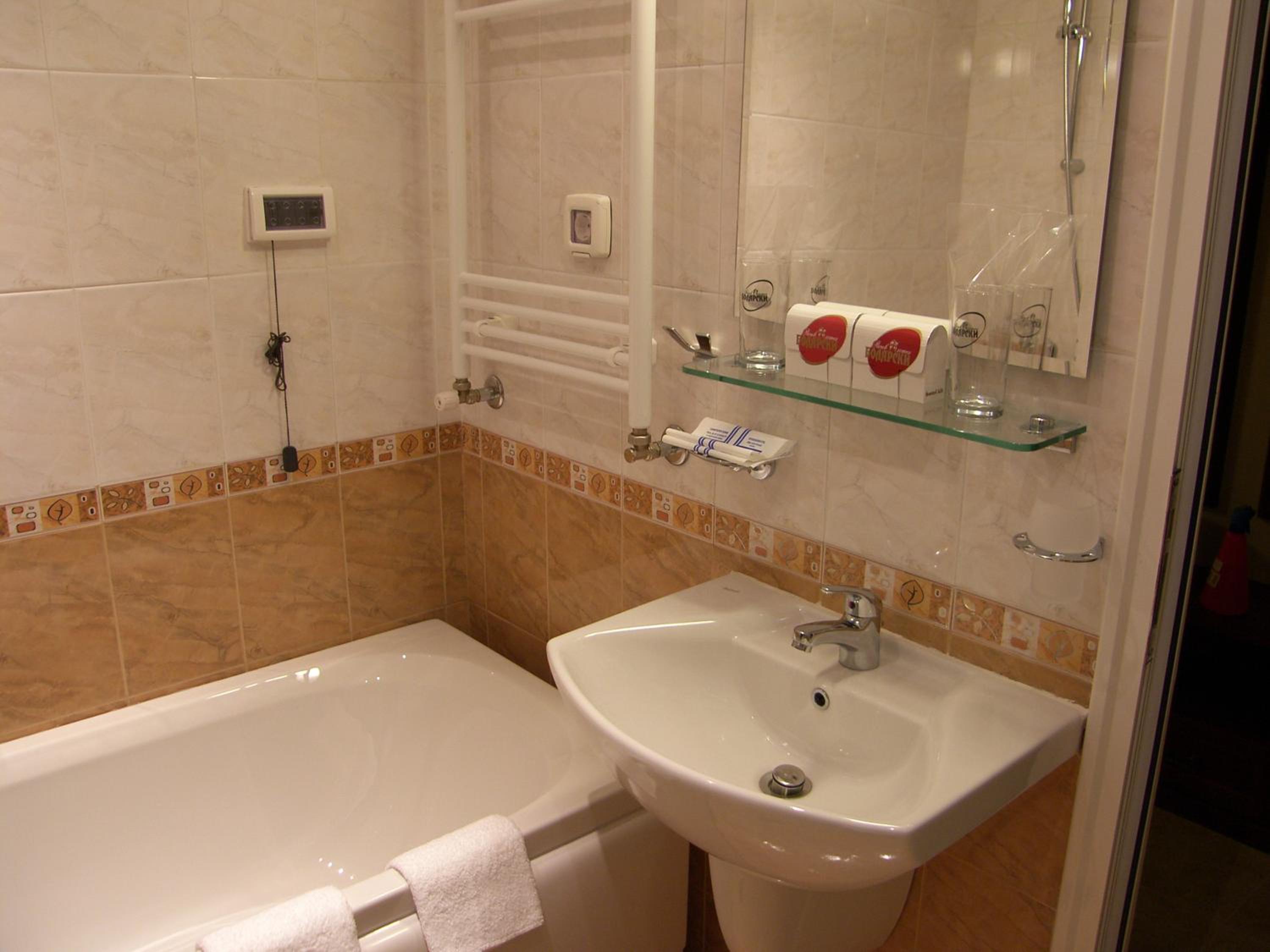 Double or Twin Room with River View - Photo 1
