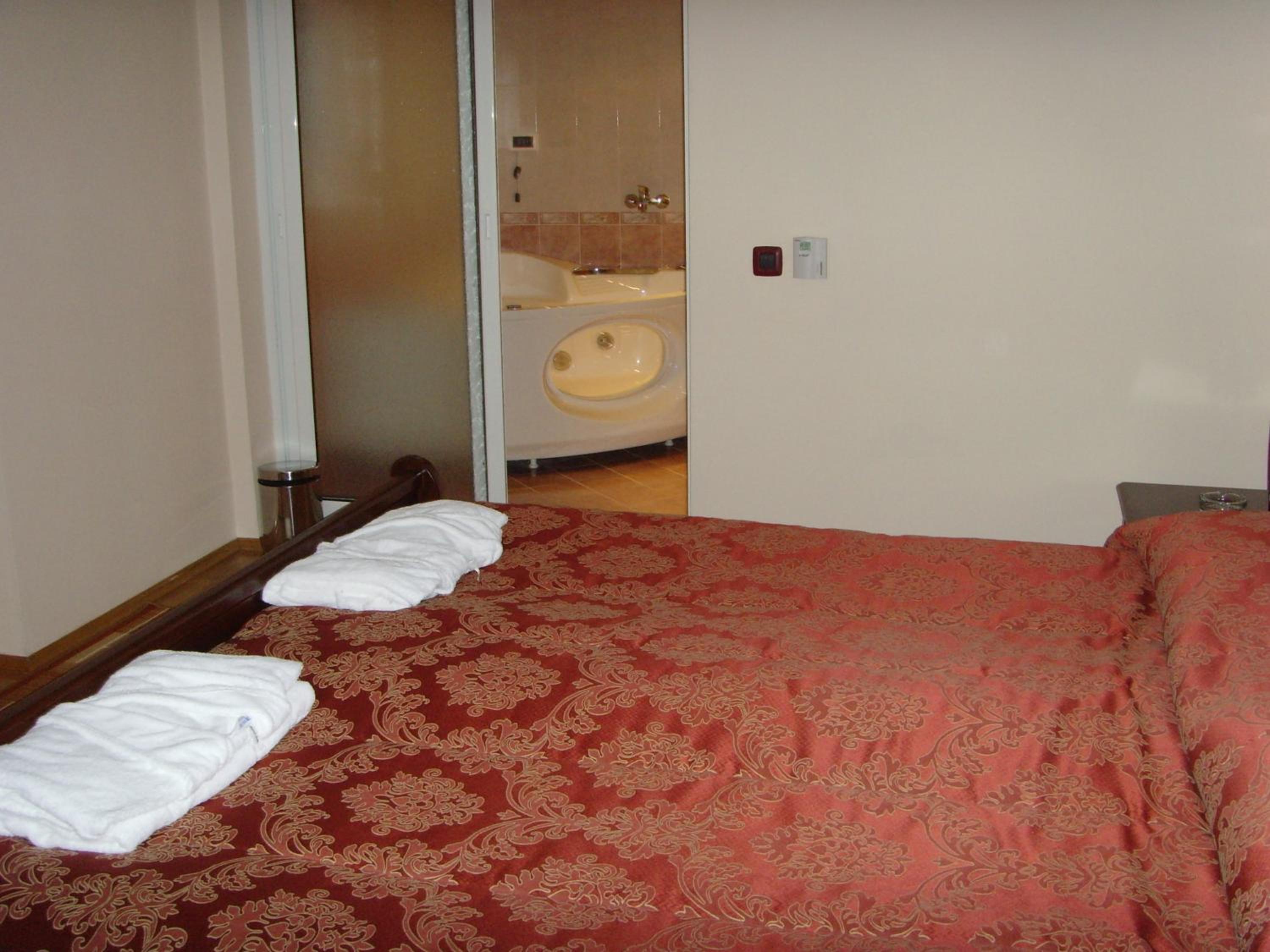 Standard Double or Twin Room - Photo 4