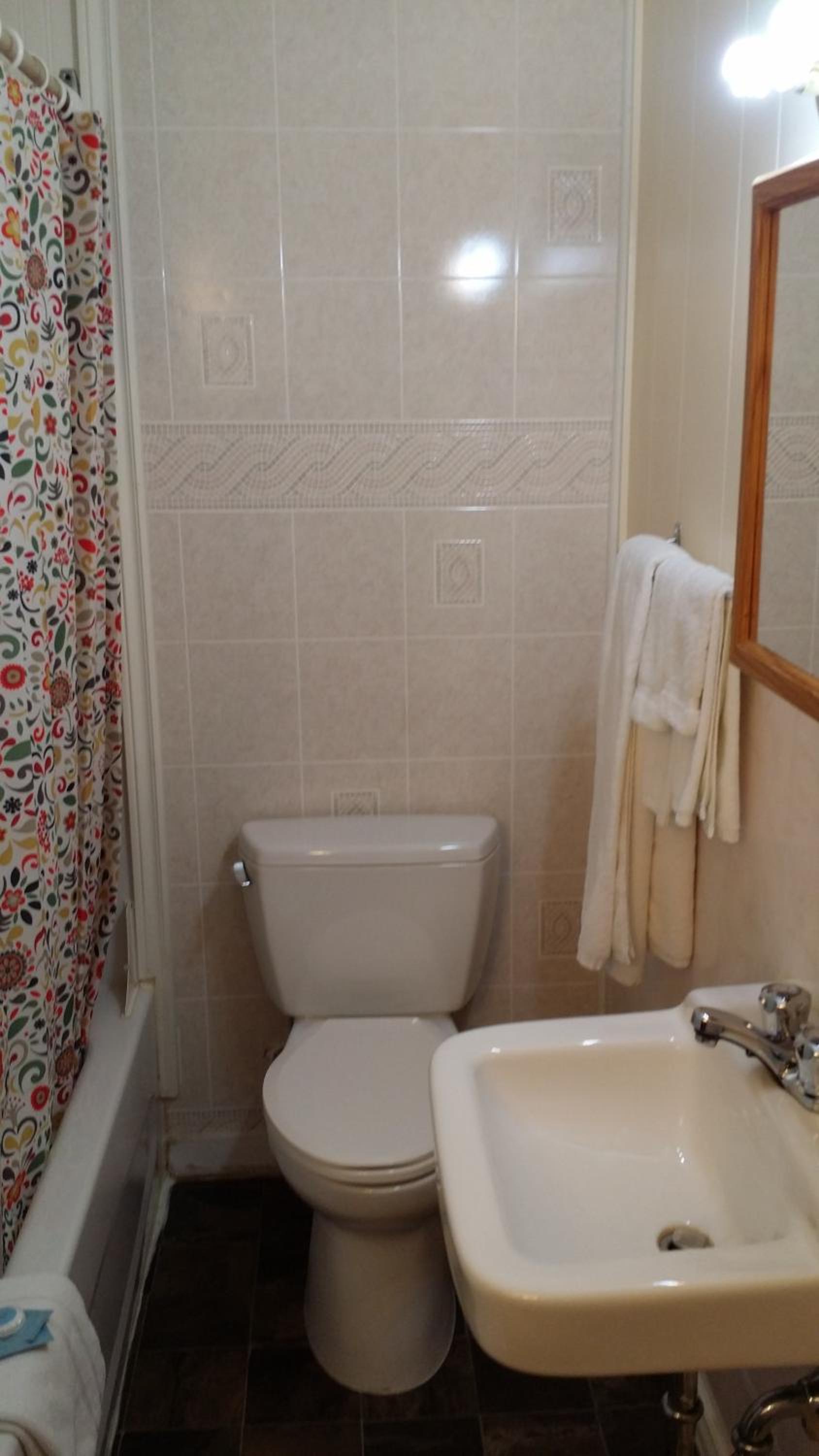 Queen Room photo 2