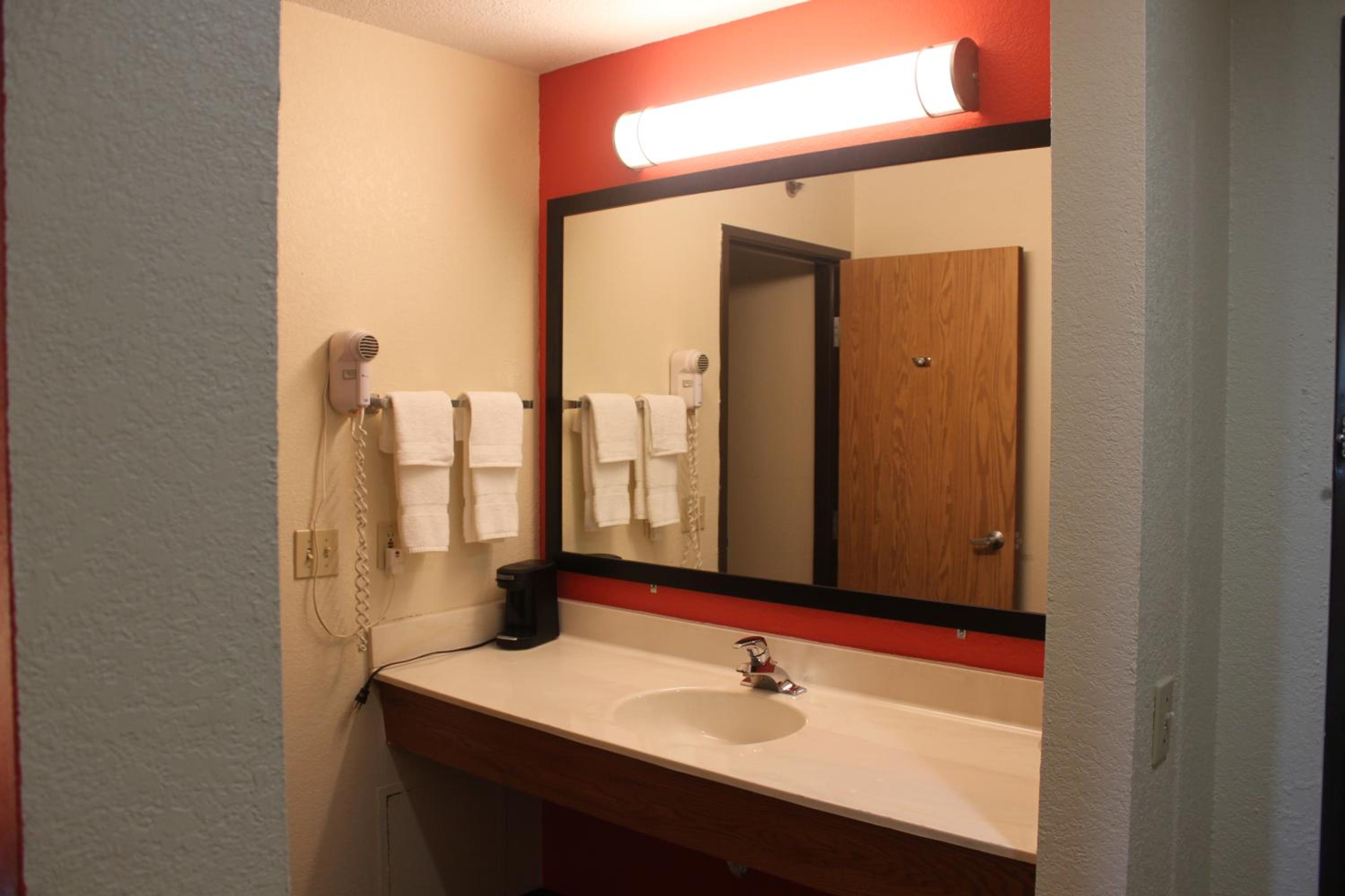 King Studio Suite - Non-Smoking - Photo 3