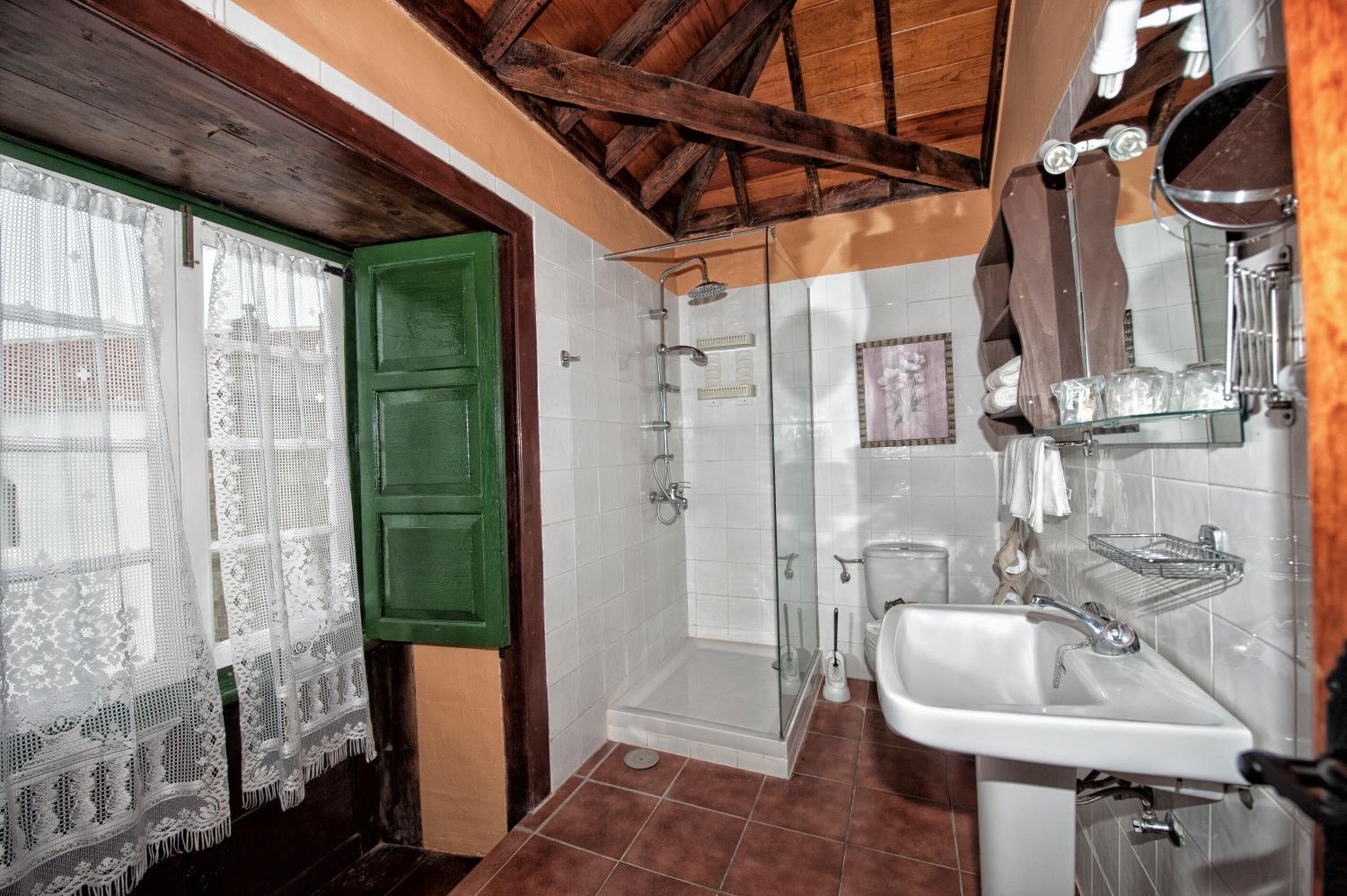 Double Room with Extra Bed (3 Adults) photo 2