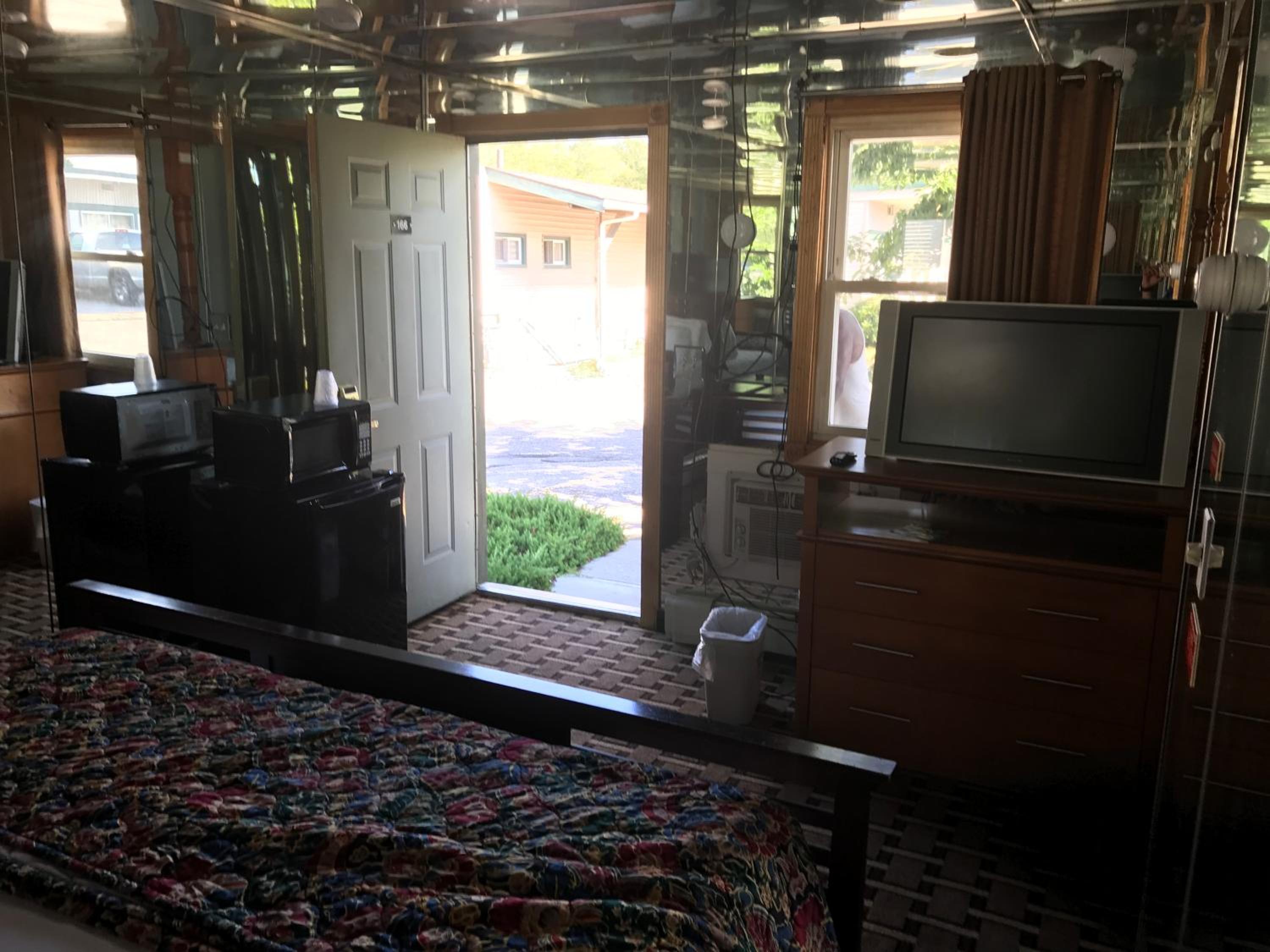 Standard King Room - Non-Smoking  photo 2