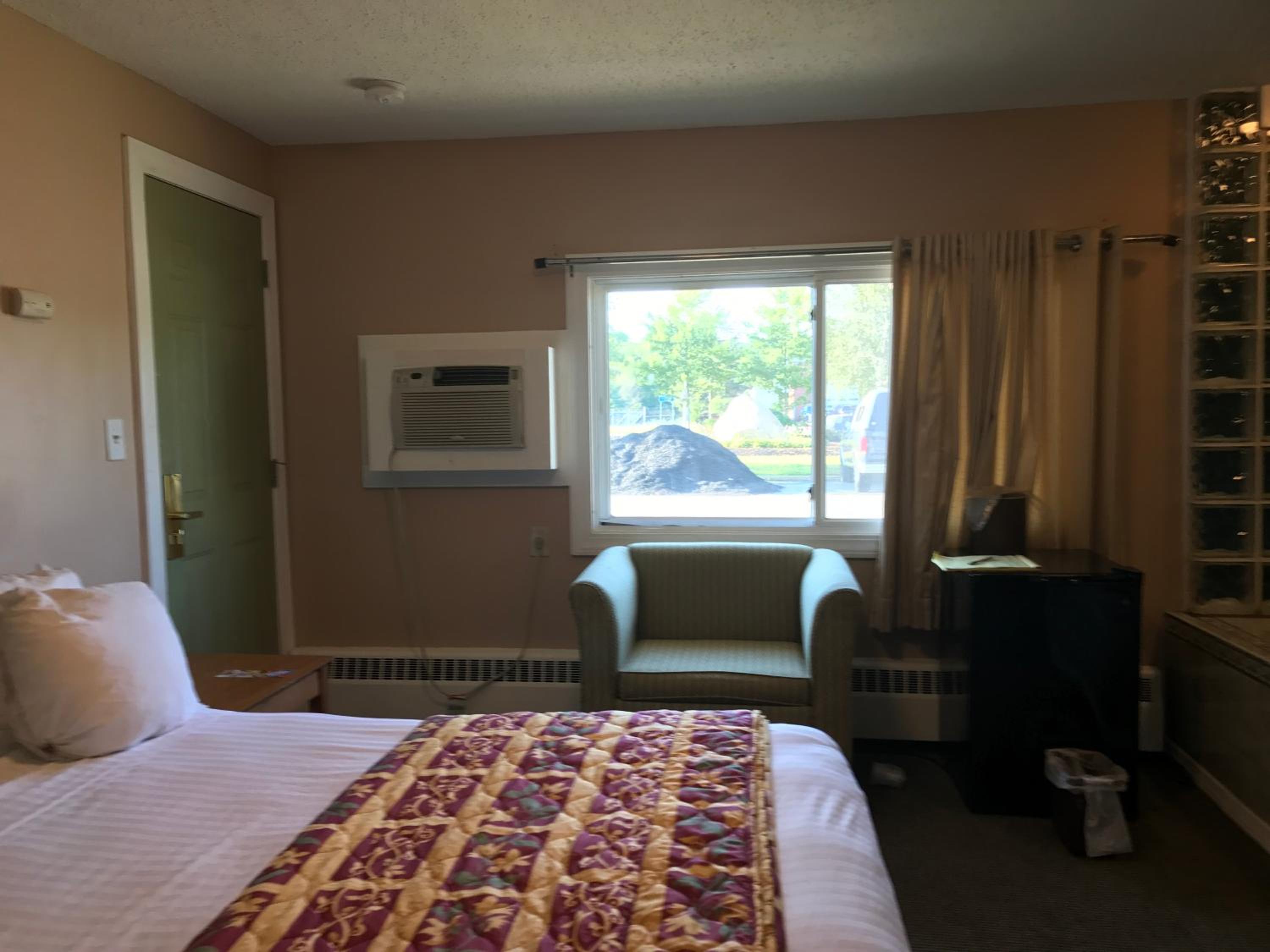 Suite with Spa Bath - Non-Smoking photo 1