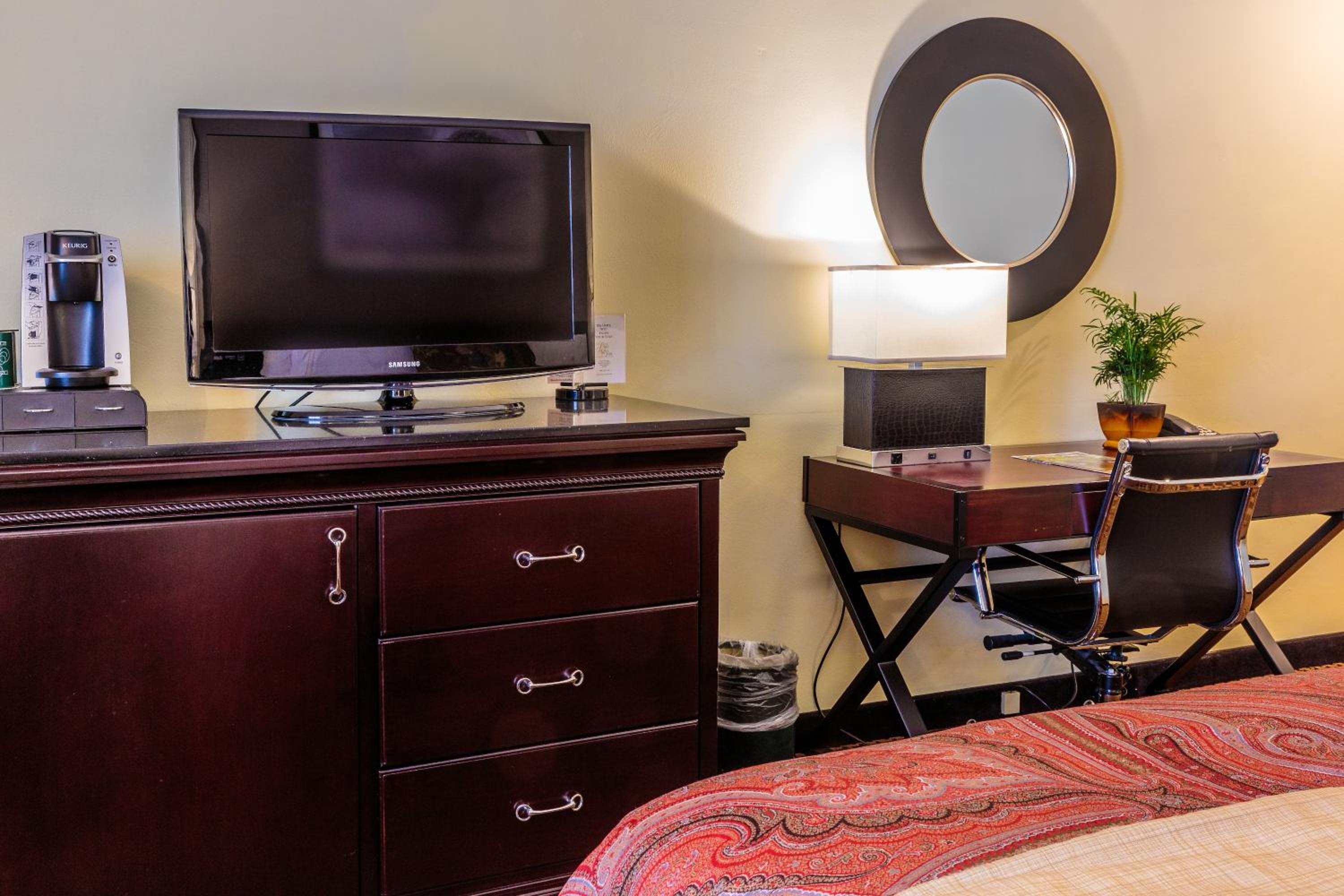 Standard King Room photo 2