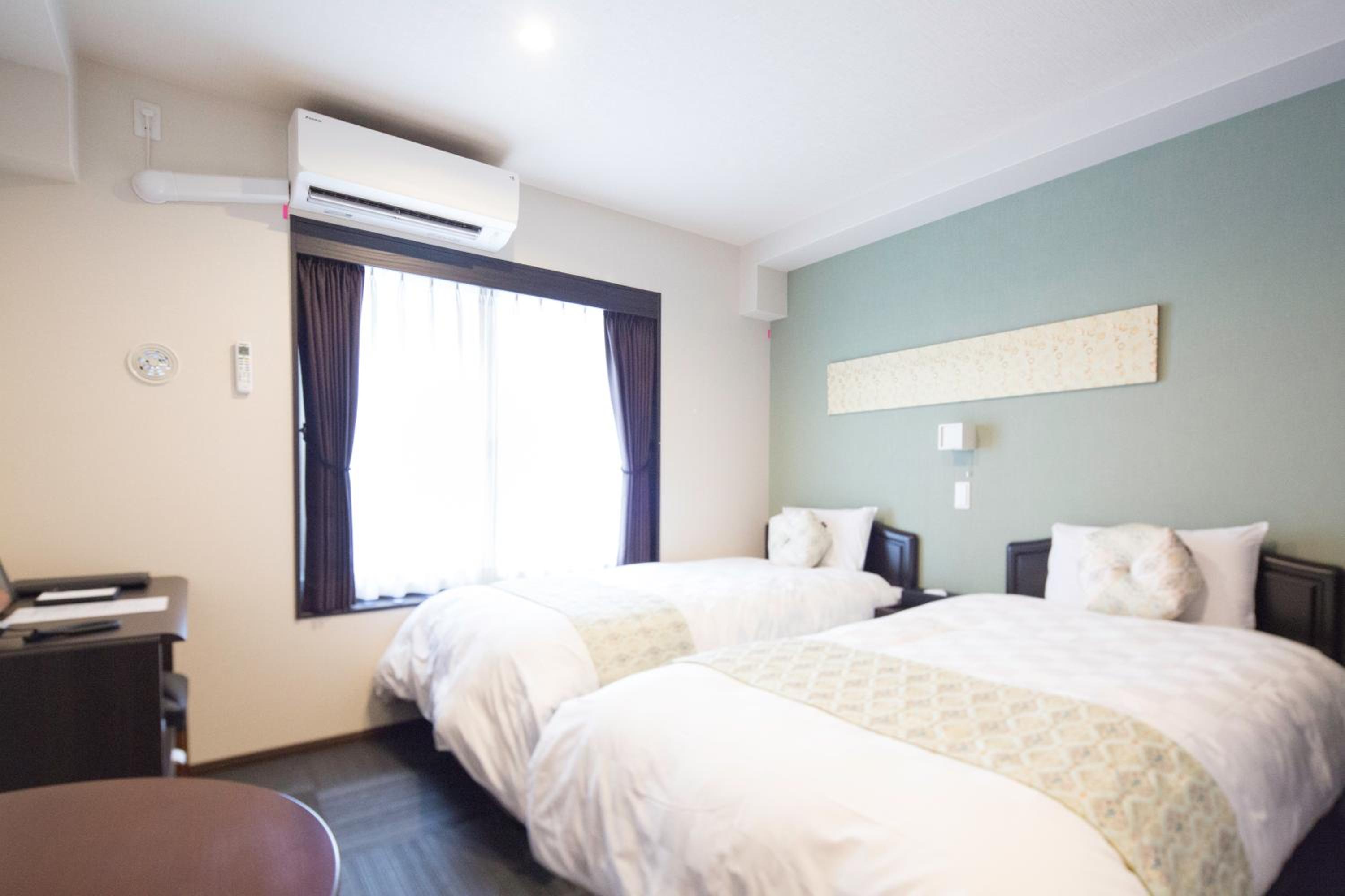 Standard Twin Room A thumbnail 5
