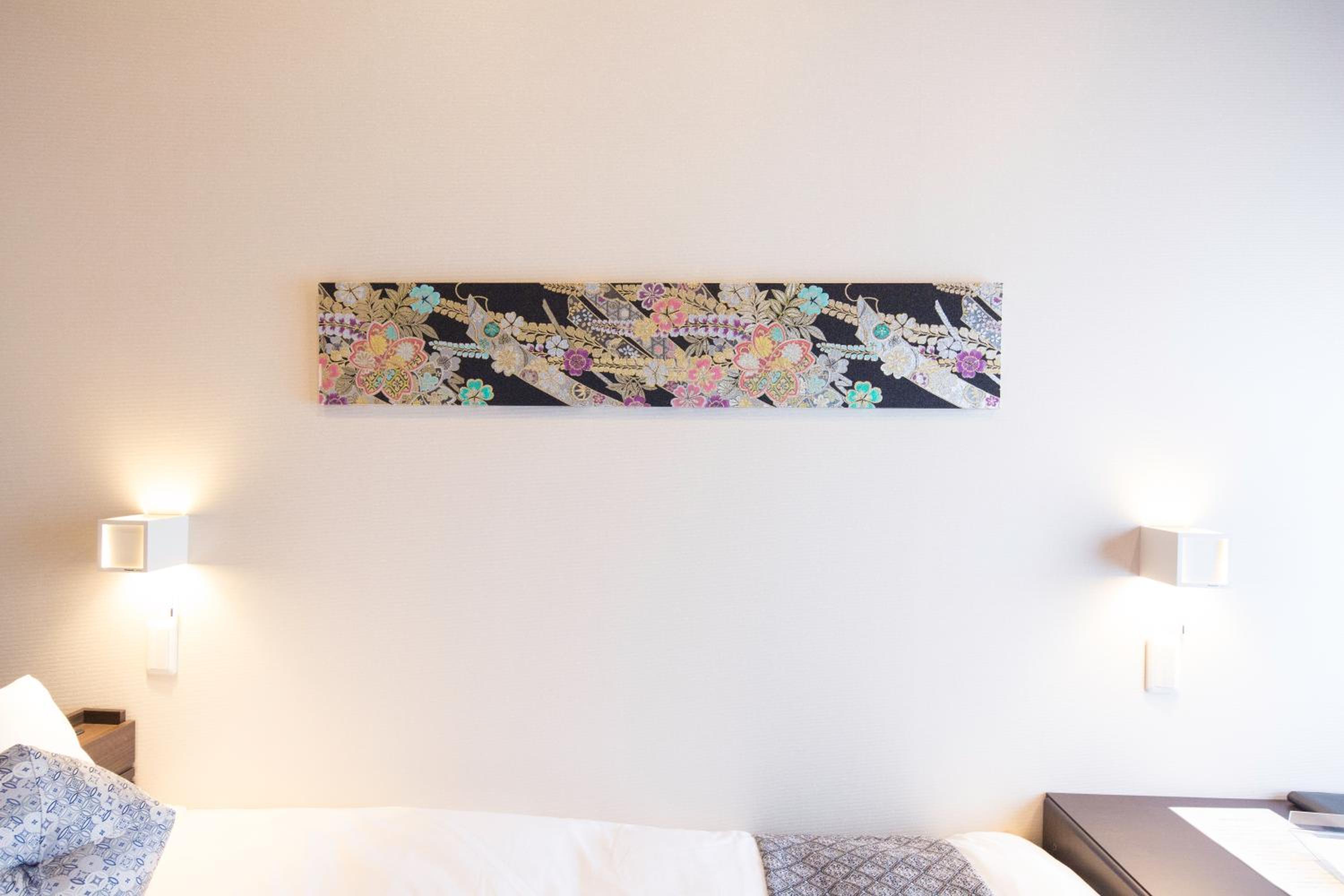 Luxury Twin Room thumbnail 6