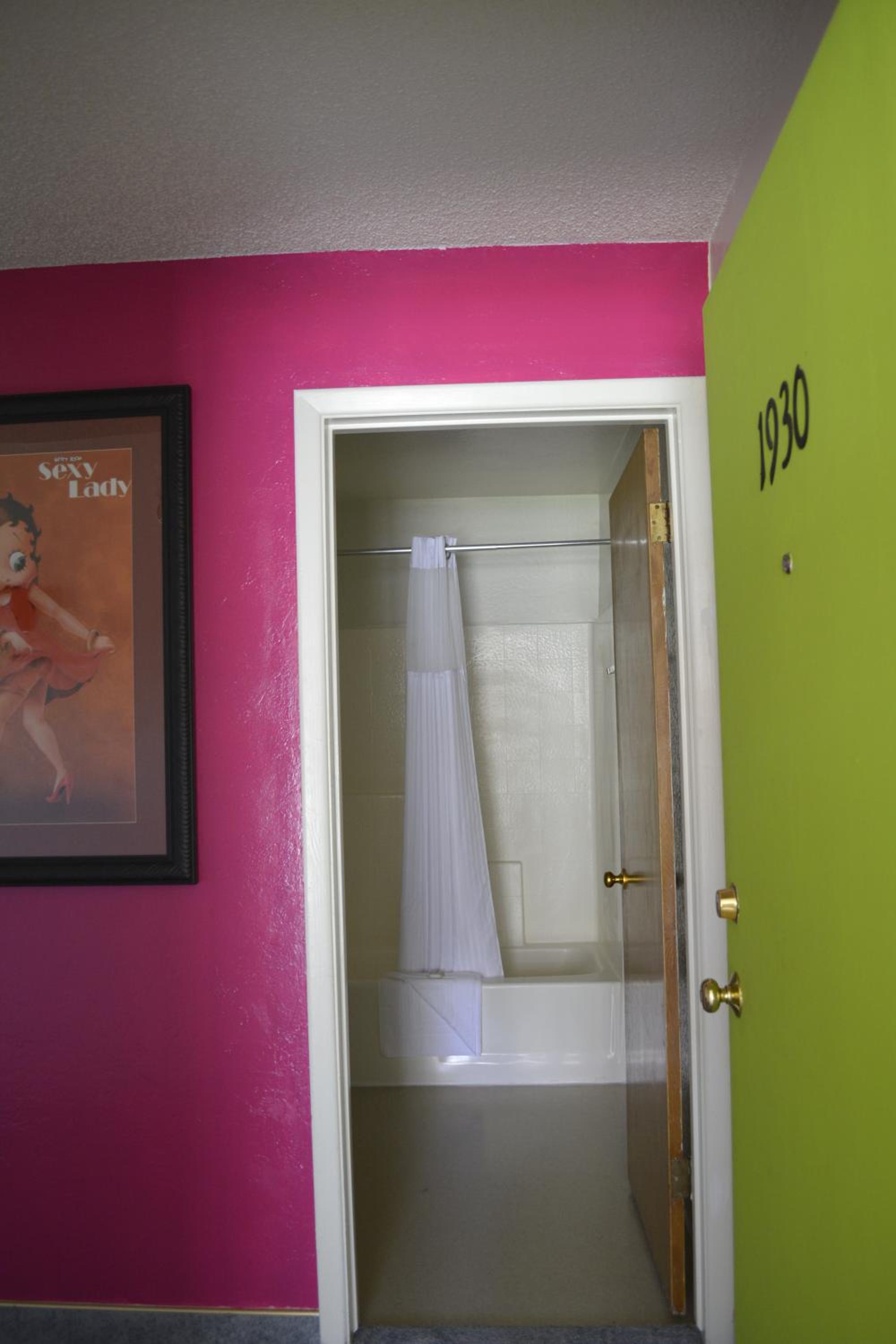 Queen Room photo 3