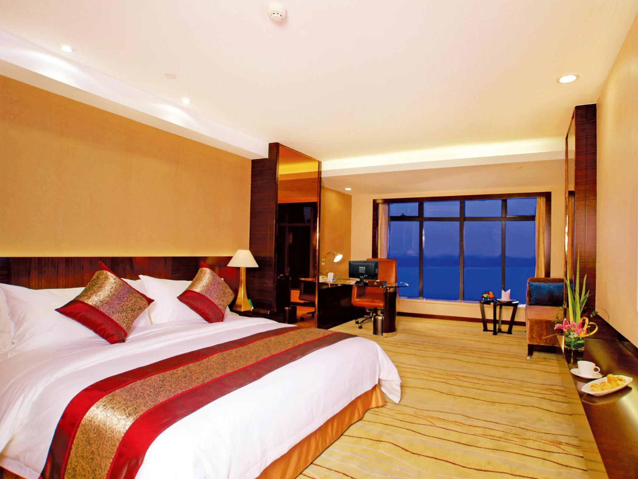 Executive Queen Room with River View