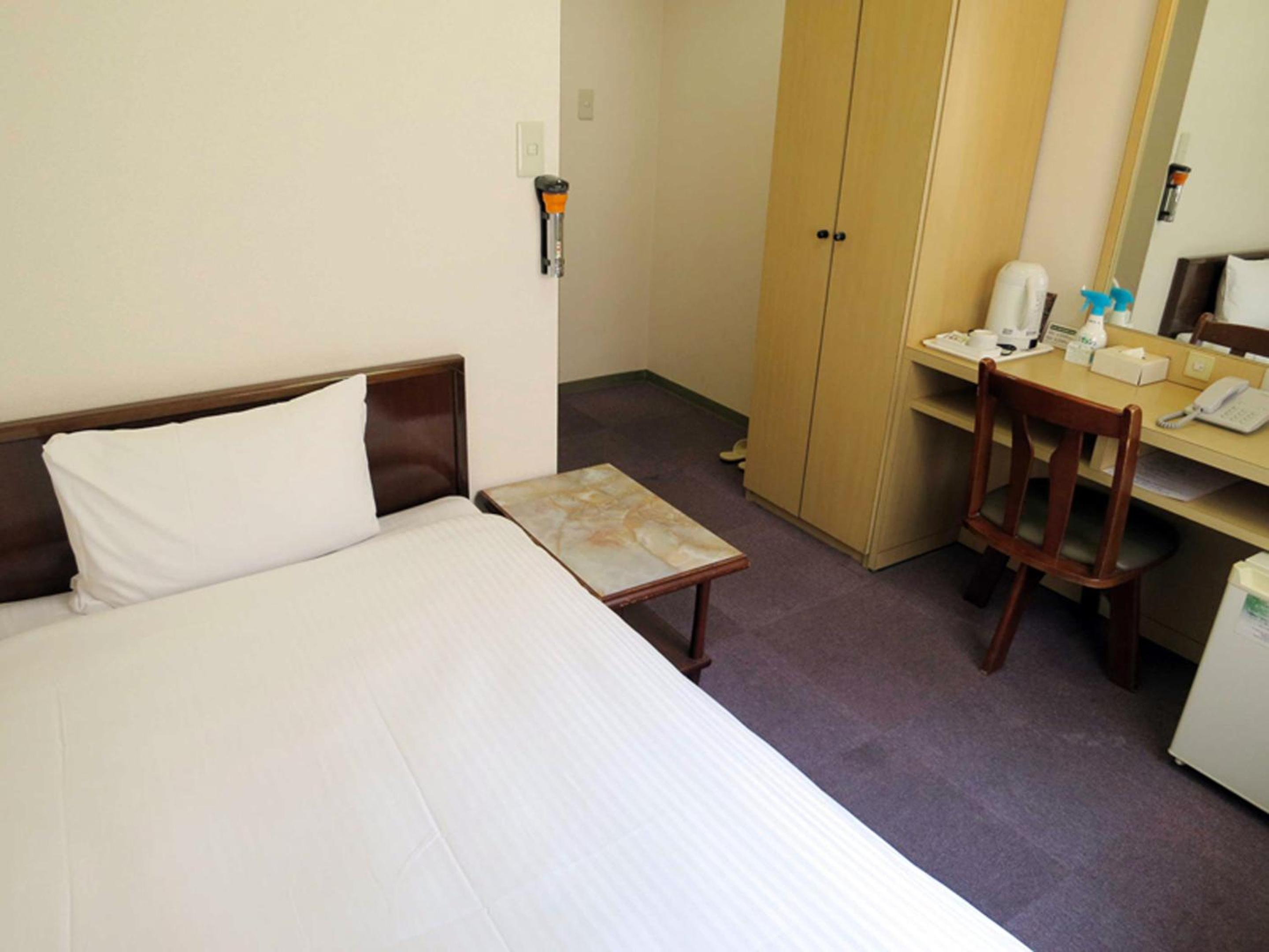 Single Room - Smoking photo 2
