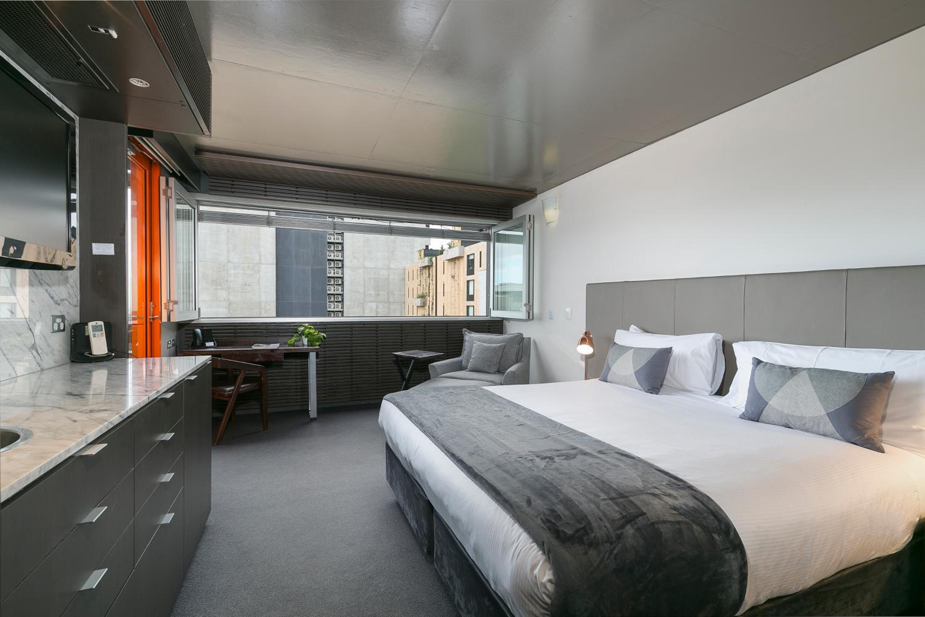 Balcony Suite - Photo 5