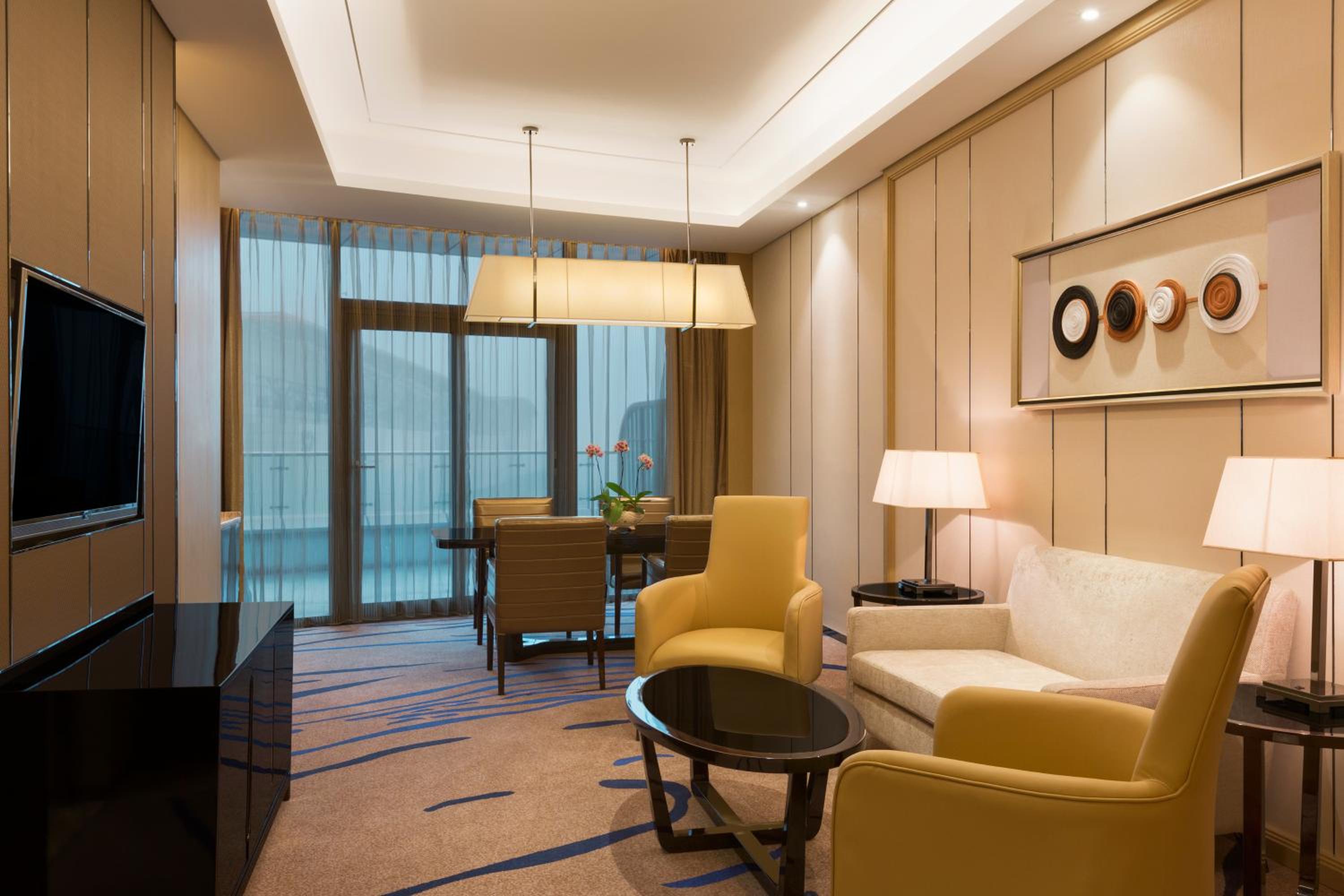 Luxury King Suite