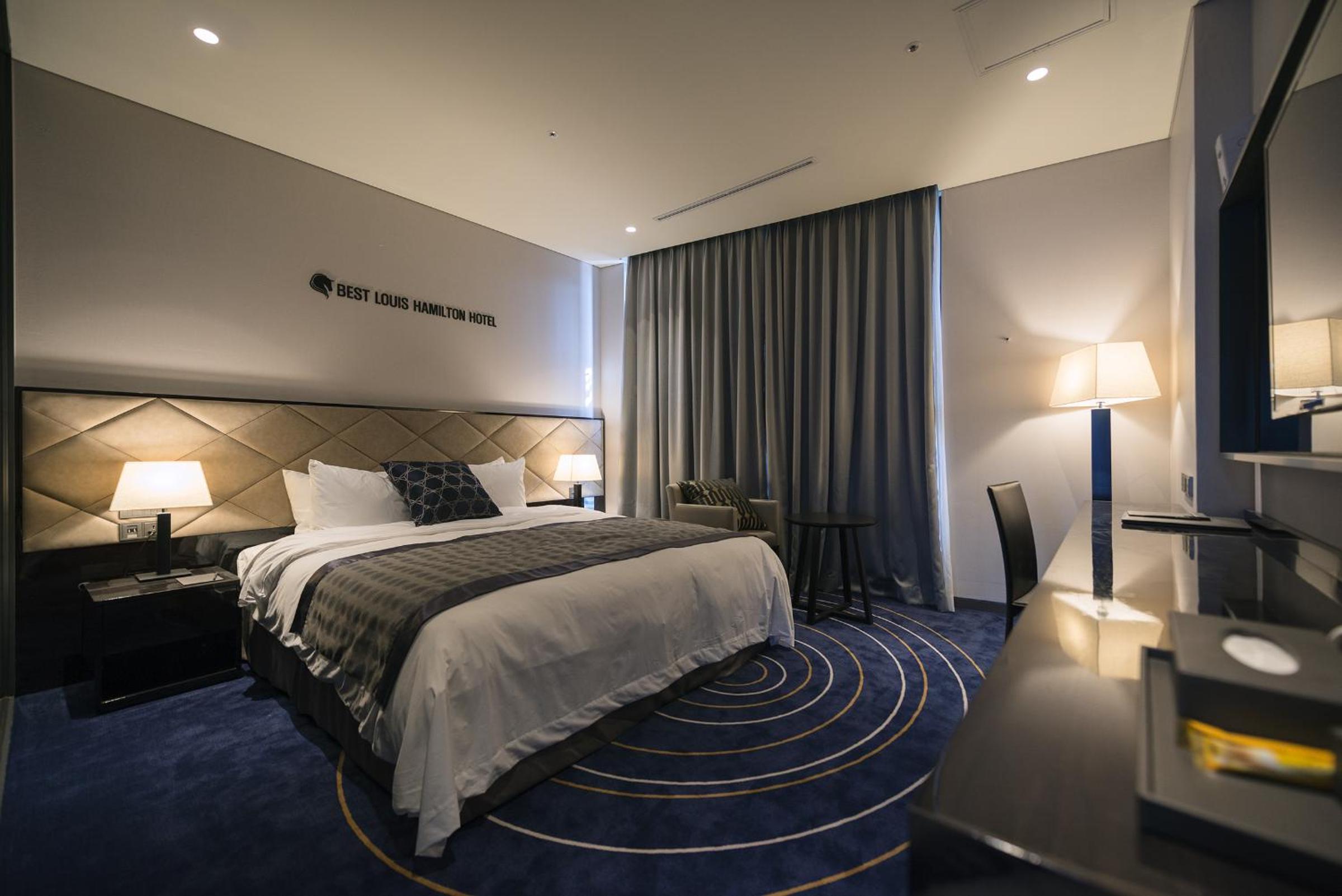 Deluxe King Room photo 3