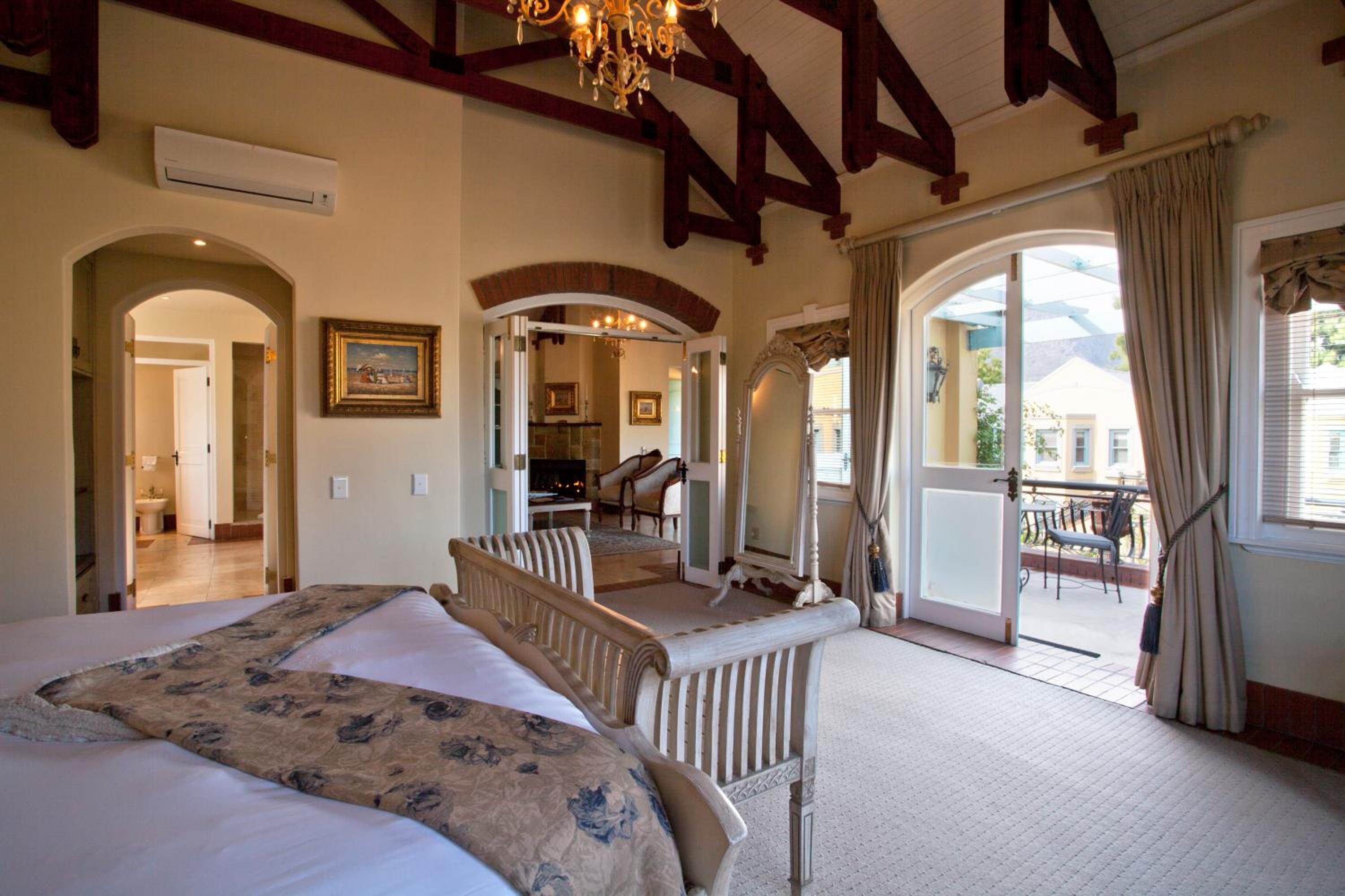 Villa Suite - Photo 13