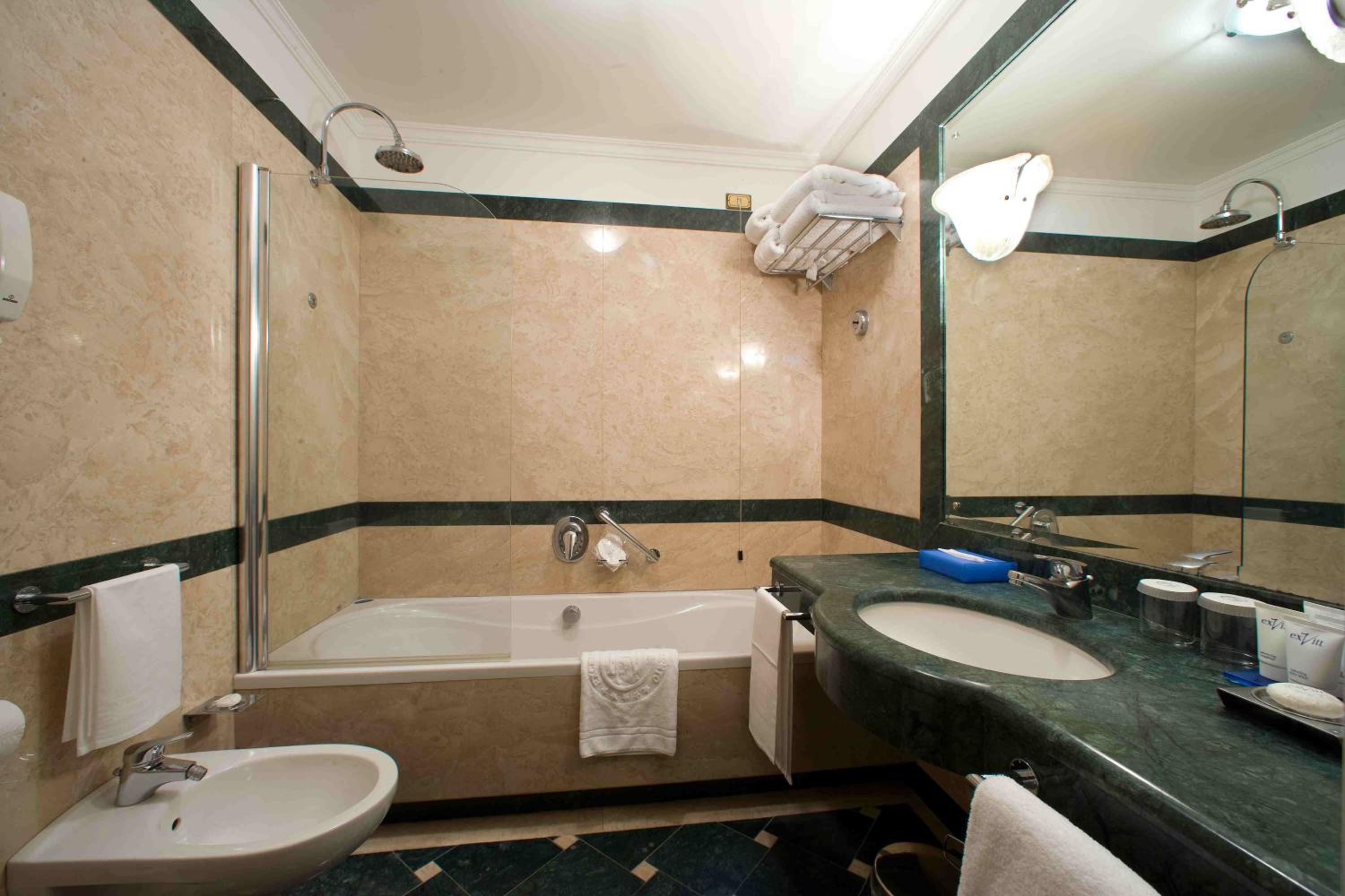  Double Room with garden View - Photo 3