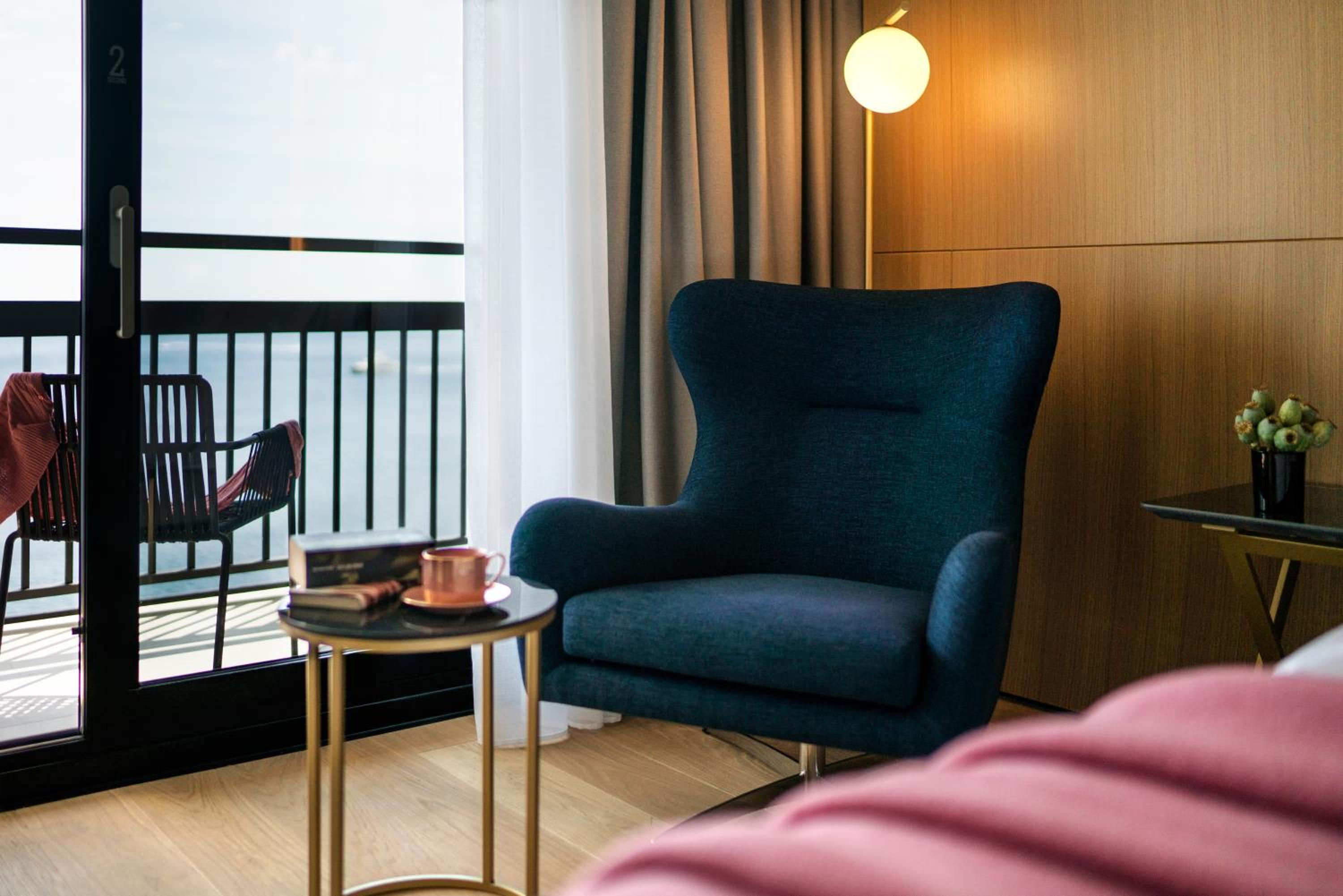 Deluxe Double Room with Balcony and Sea View