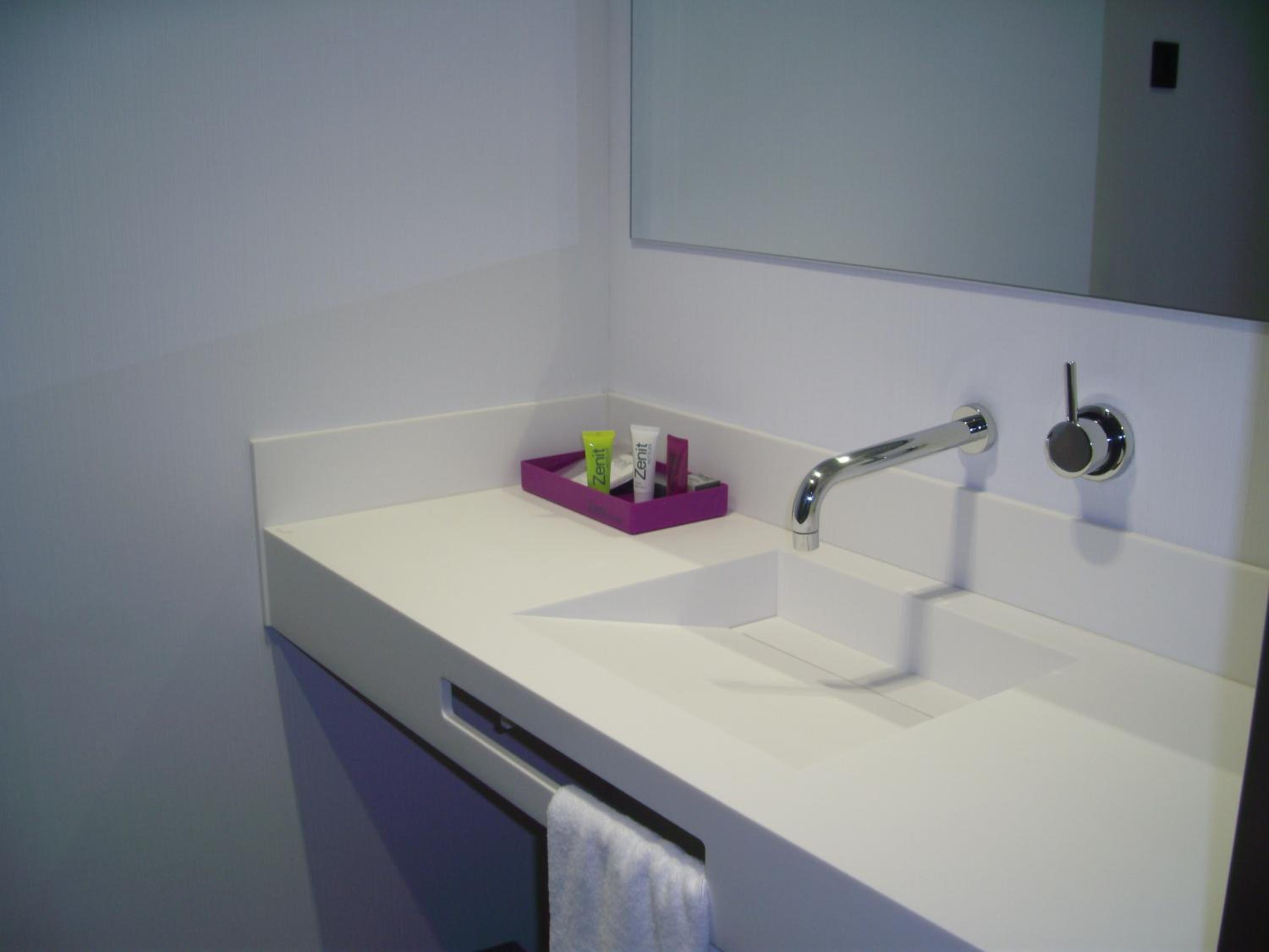 Double or Twin Room - Photo 6
