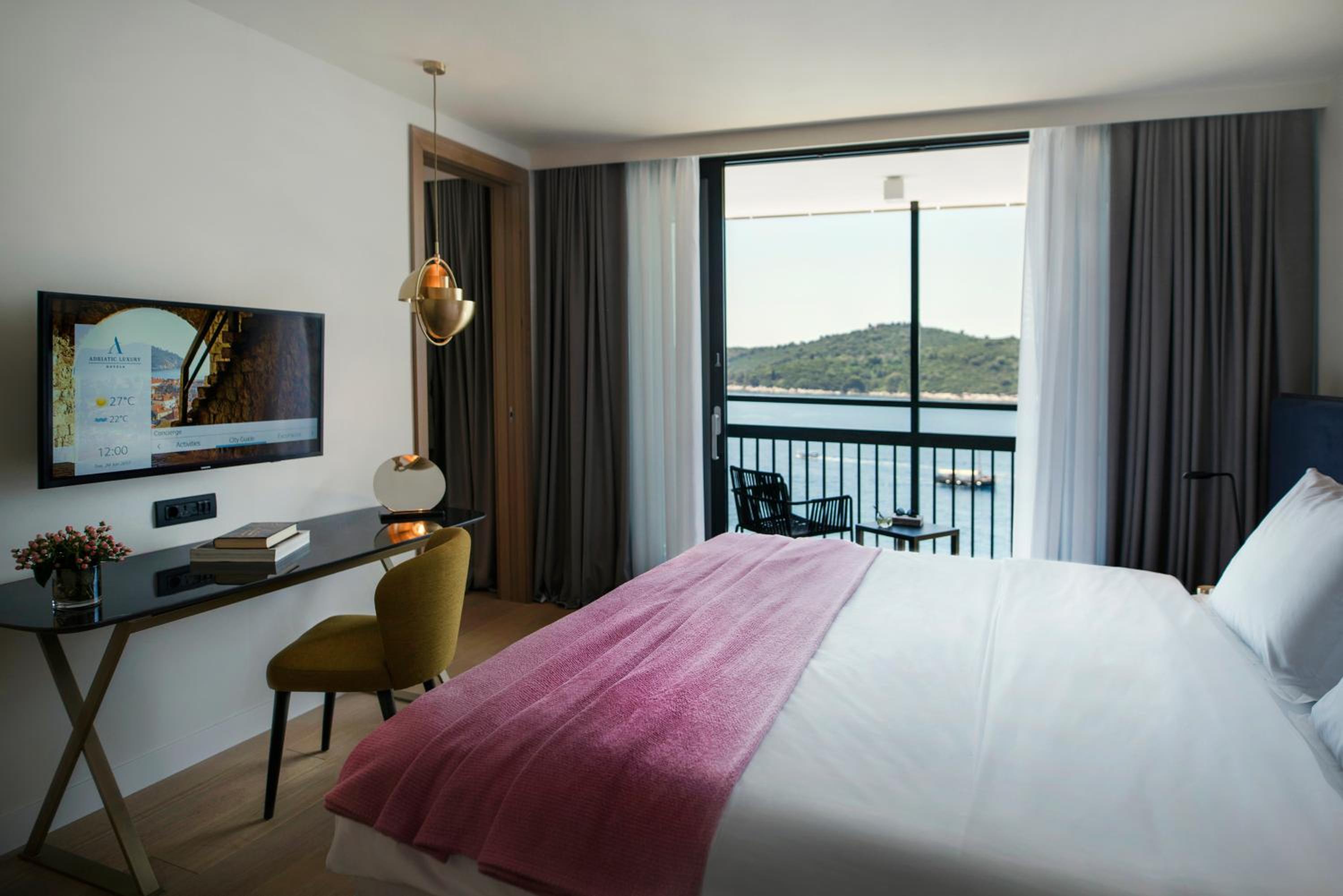 Executive Suite with Balcony and Sea View