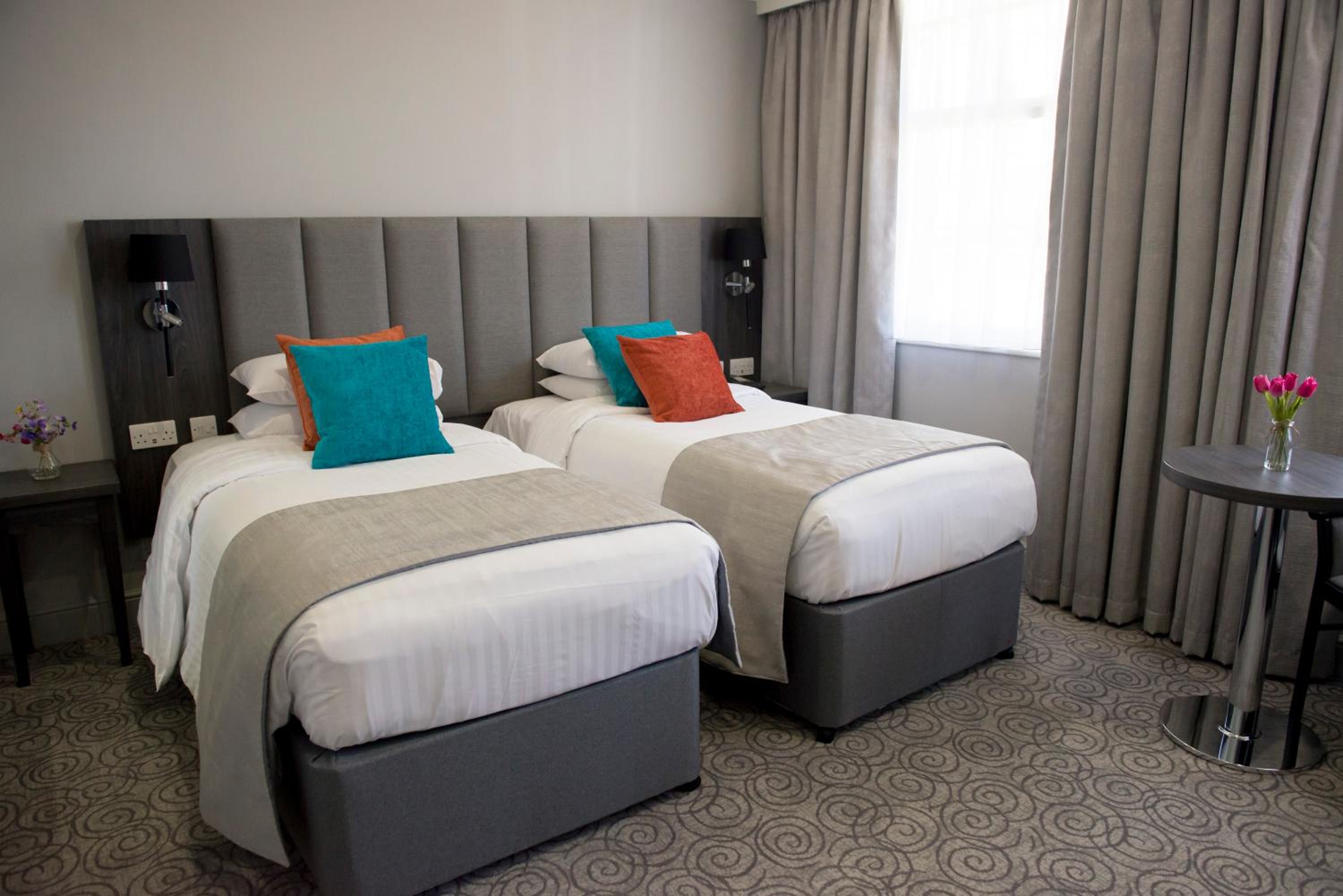 Double or Twin Room - Photo 3