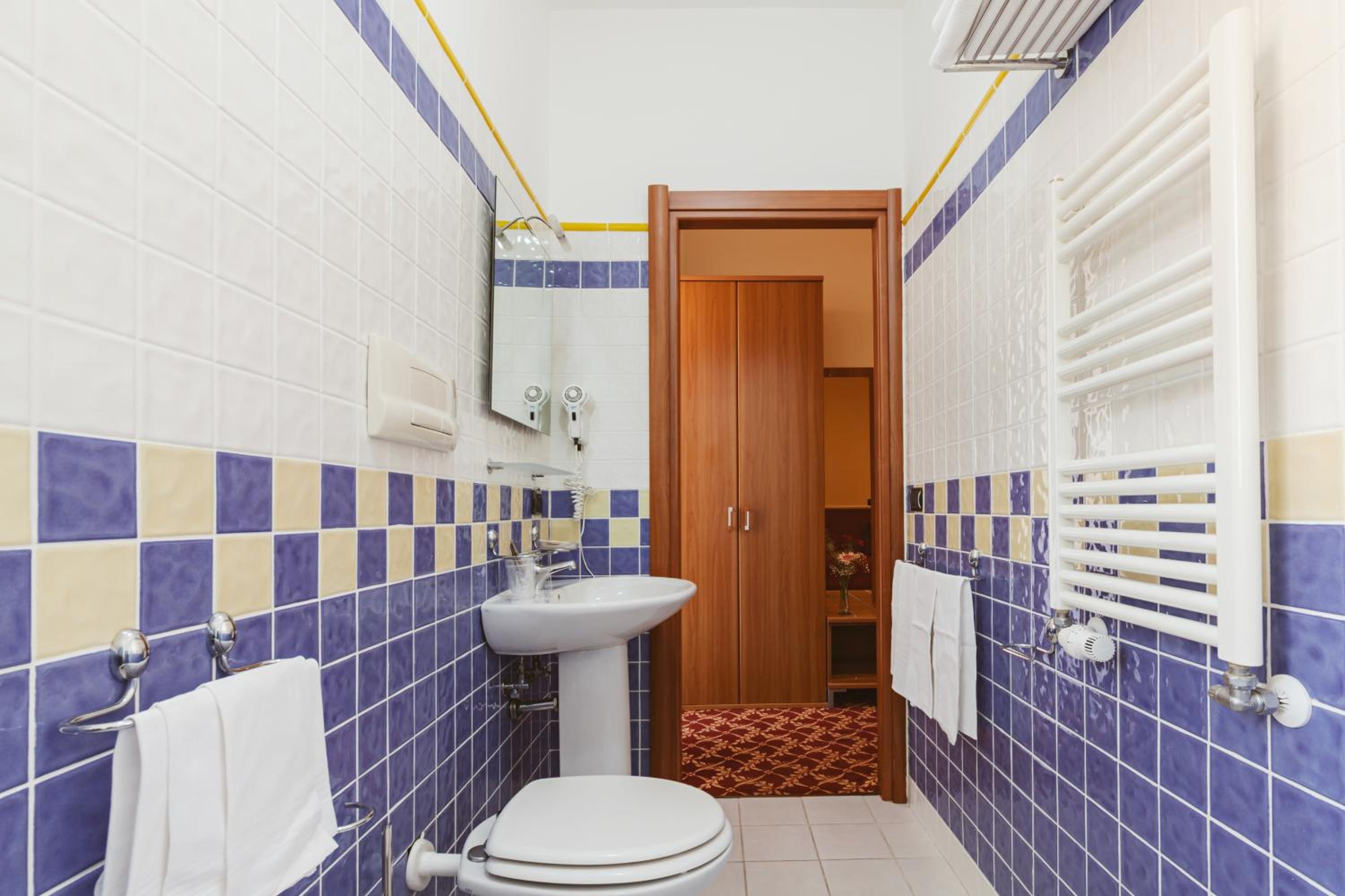 Quadruple Room with Balcony photo 2