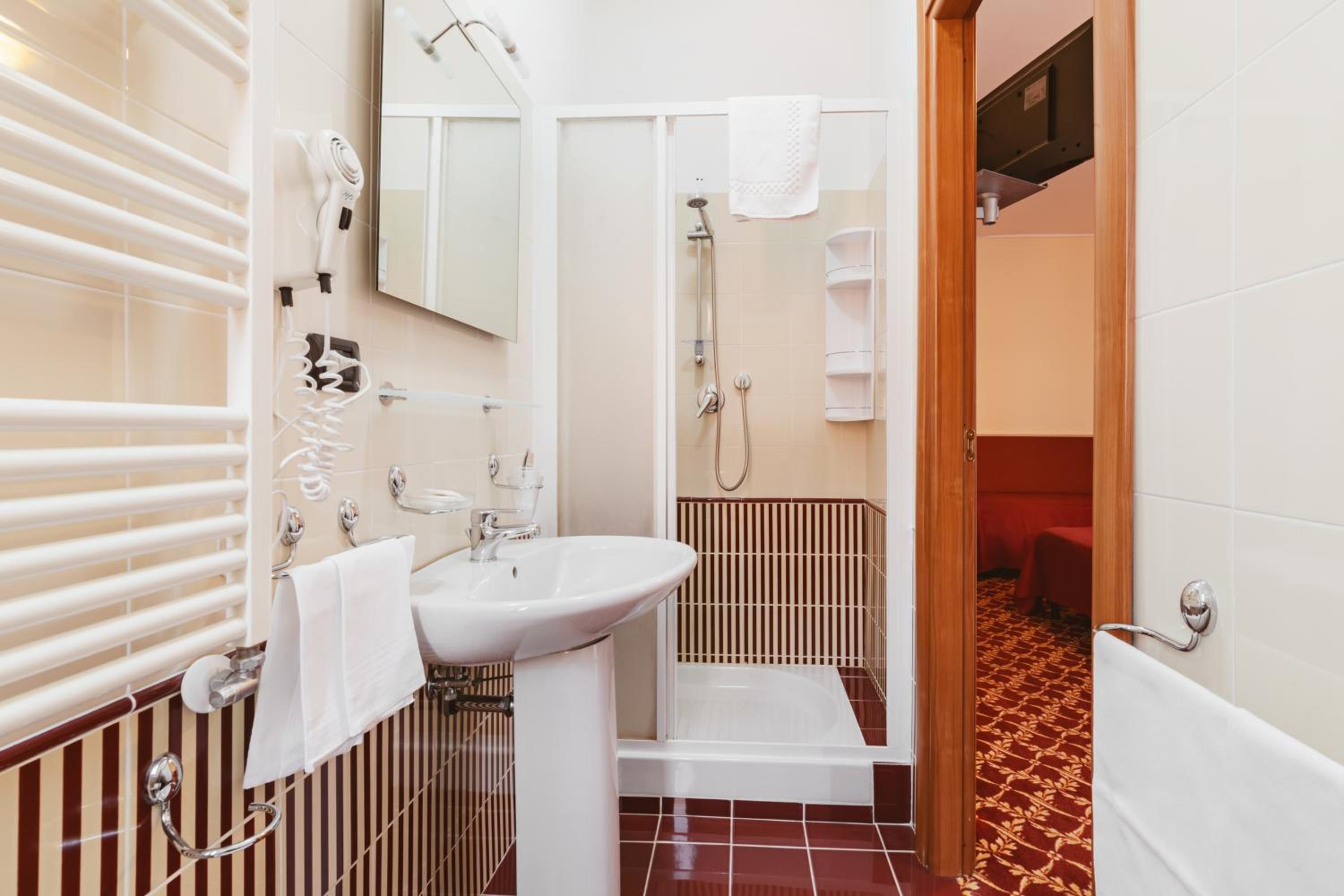Comfort Triple Room with Shower photo 2