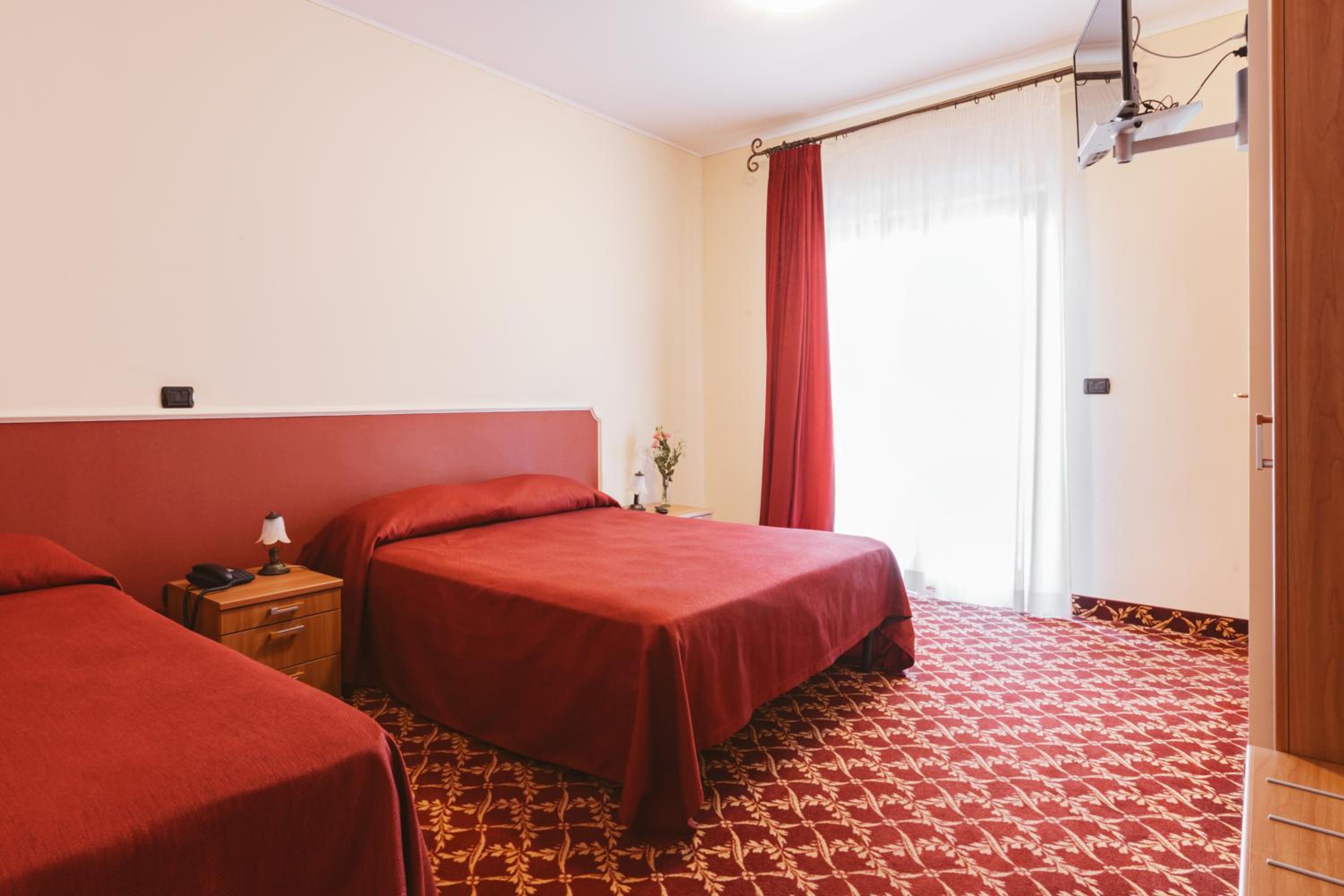 Comfort Triple Room with Shower photo 3