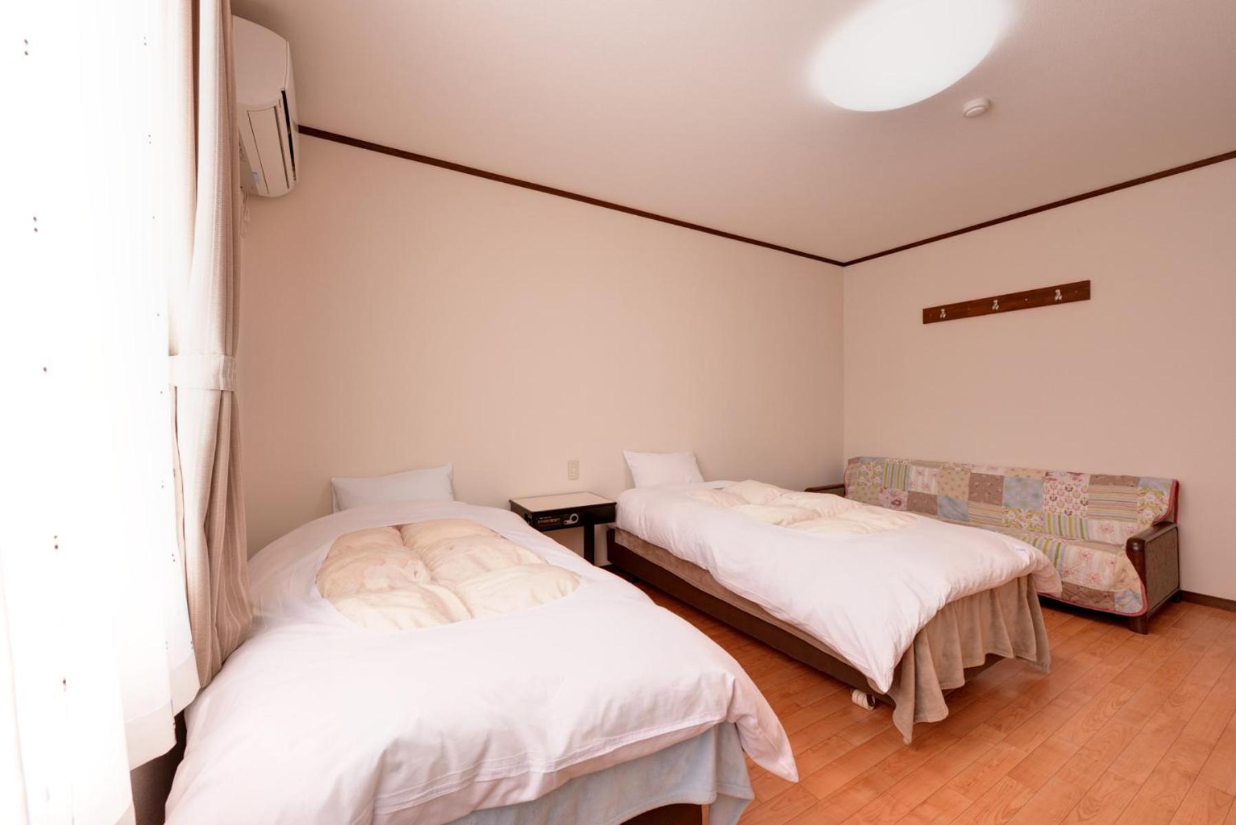 Twin Room with Extra Bed photo 1