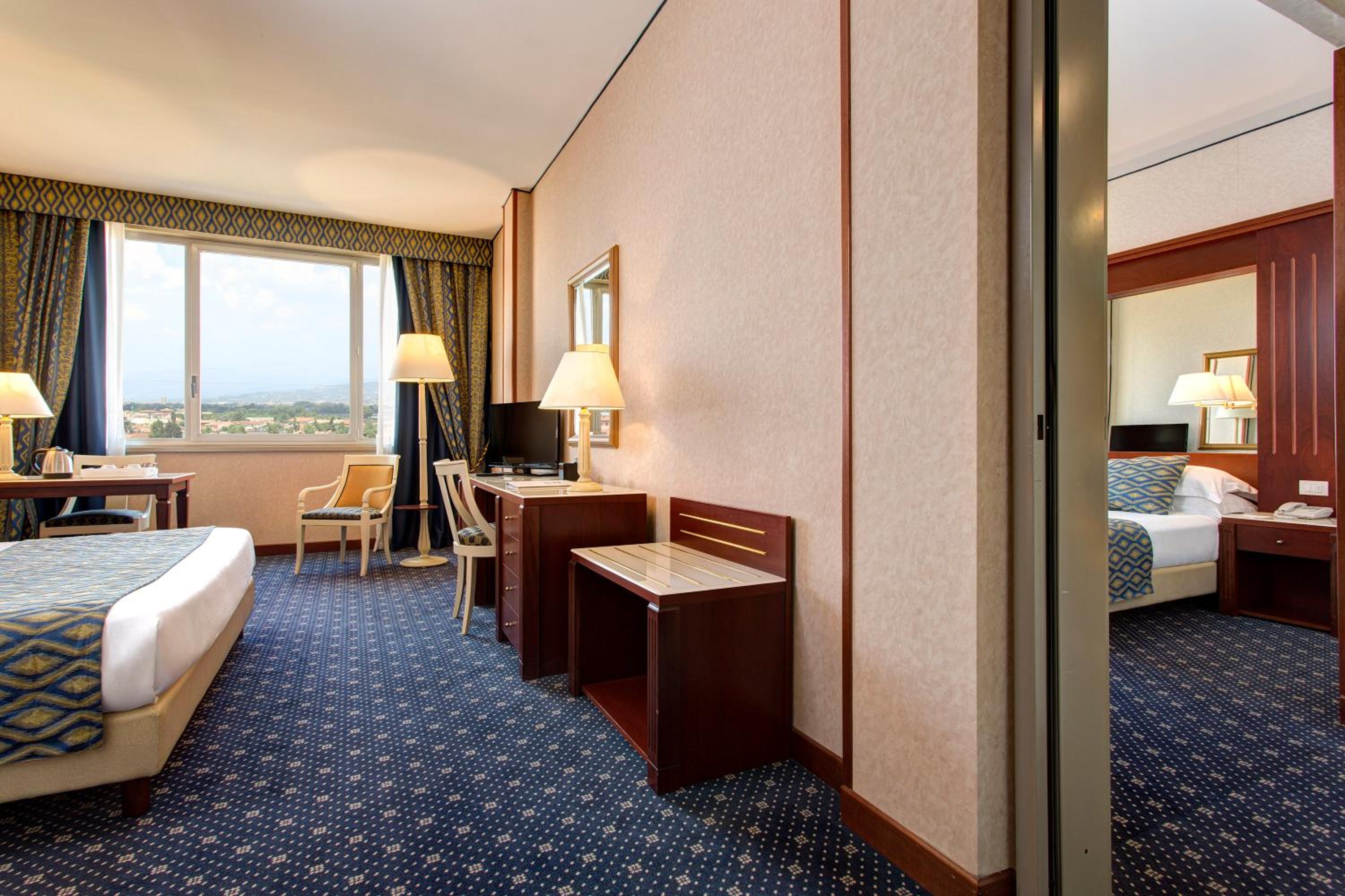 Two Connecting Rooms - Photo 2