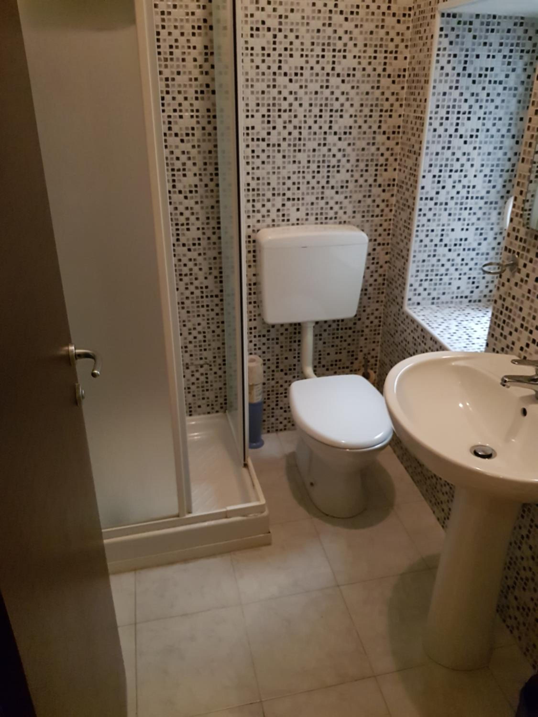 Economy Double Room - Photo 7