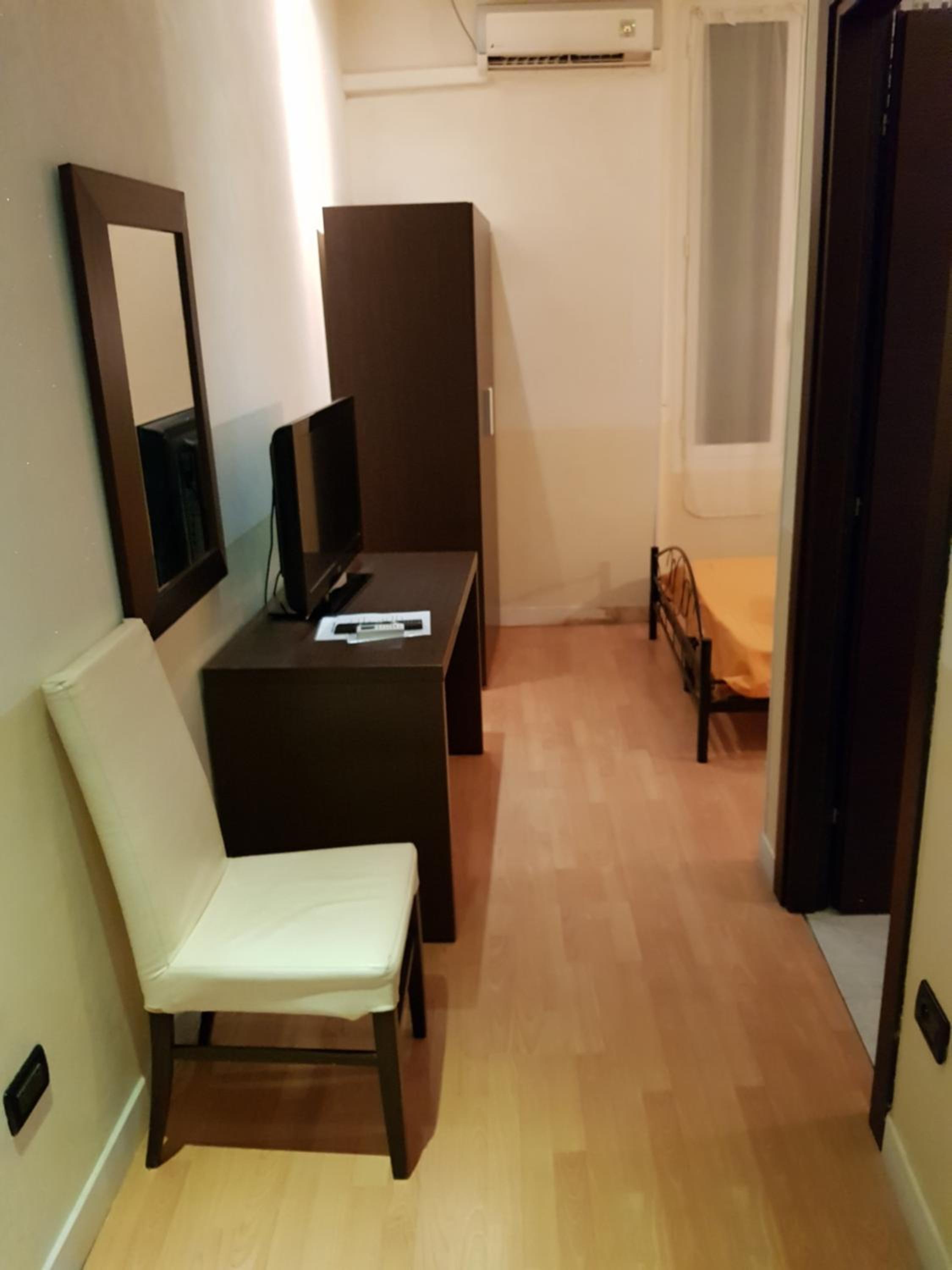 Economy Double Room - Photo 6