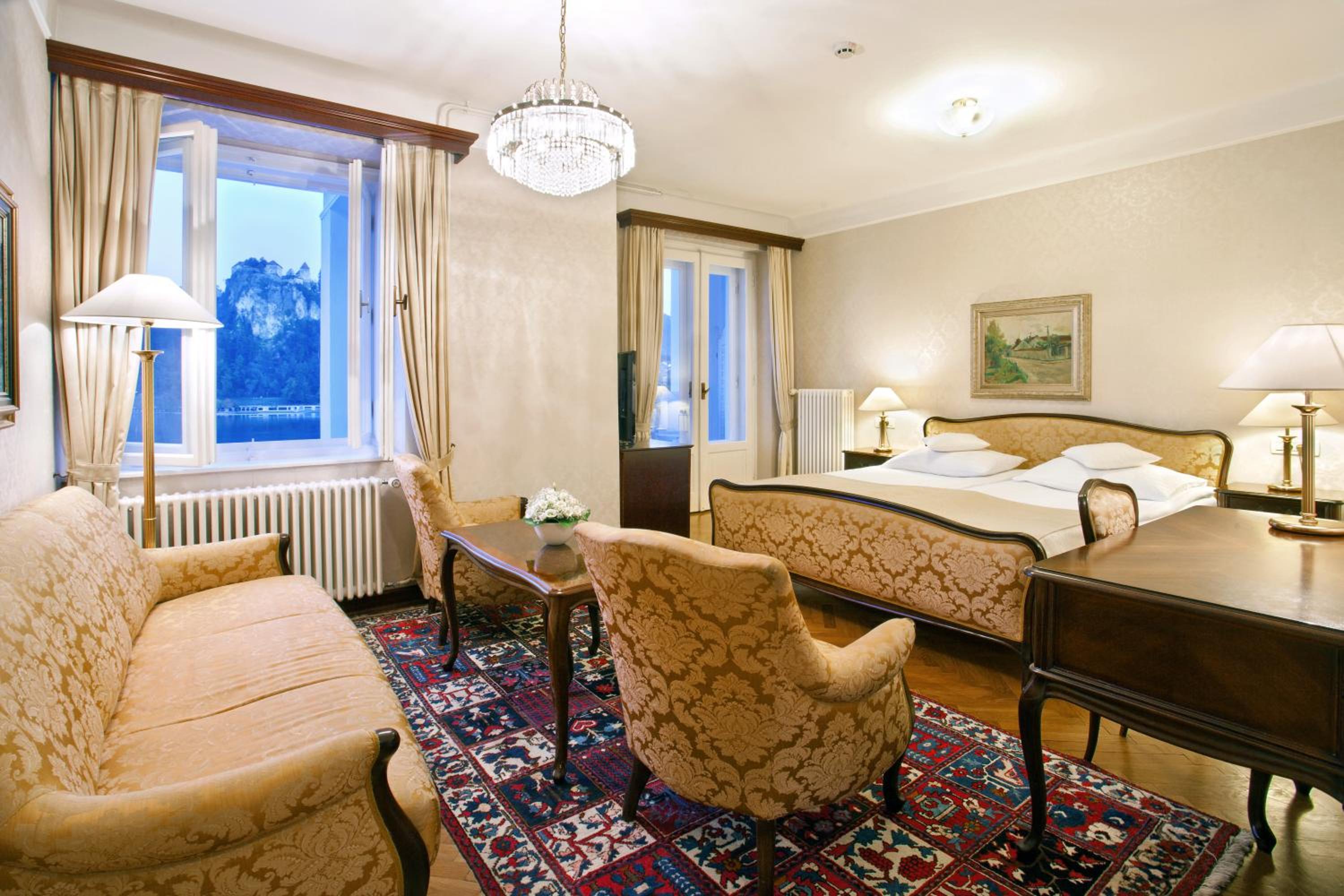 Suite with Balcony and Lake View