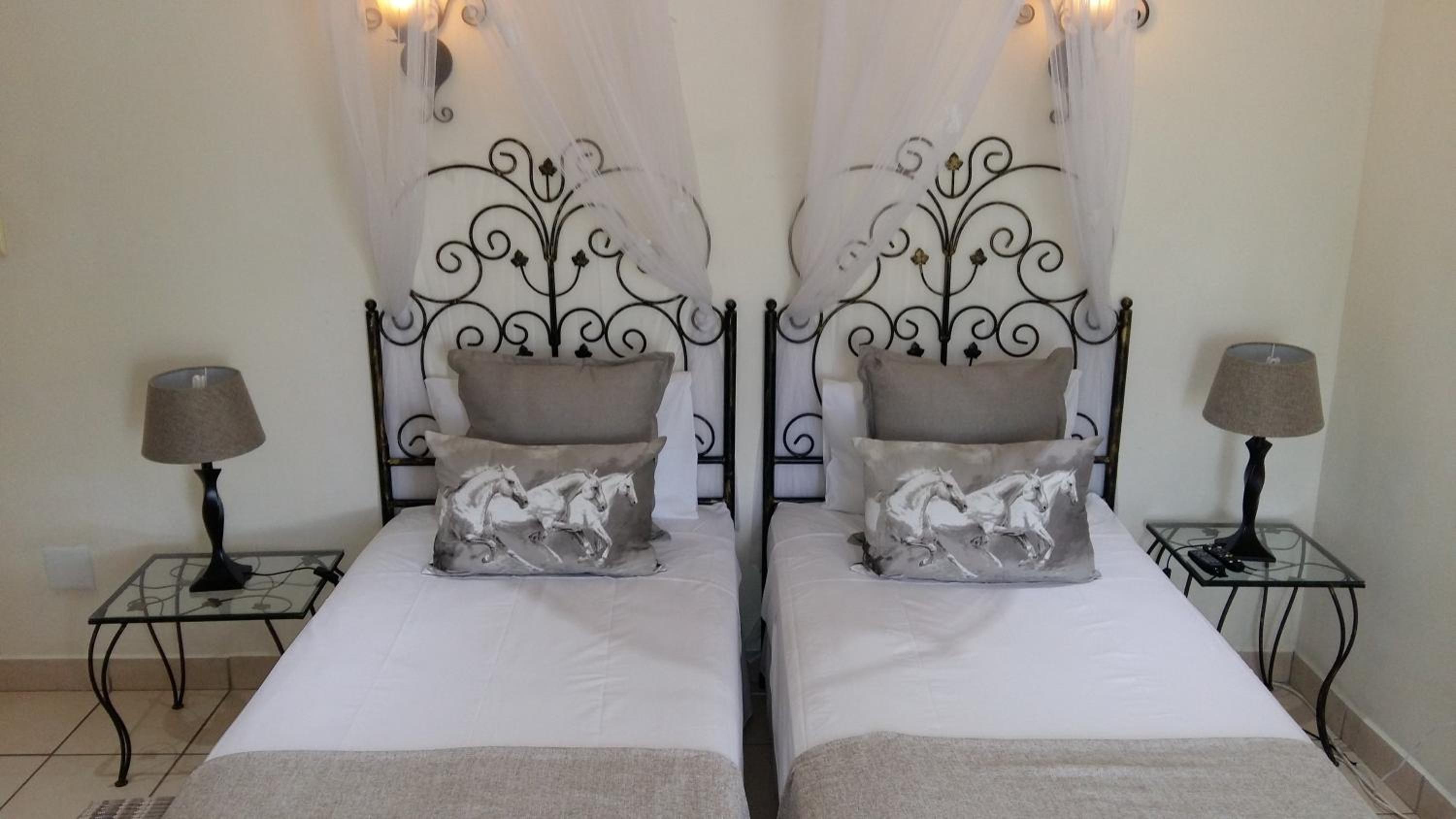 Double or Twin Room - Photo 6