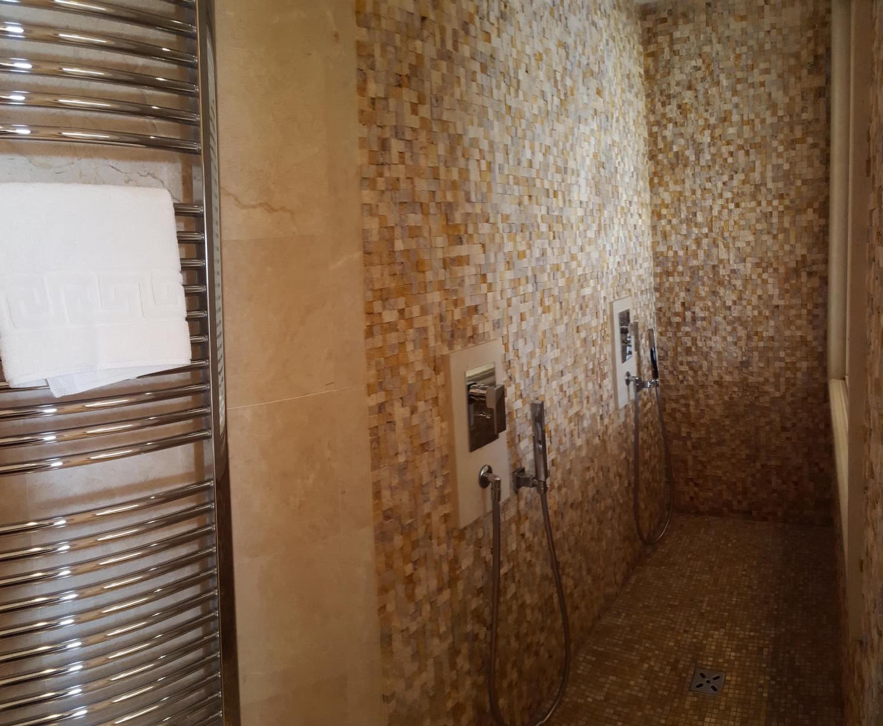 King Suite with Spa Bath photo 3
