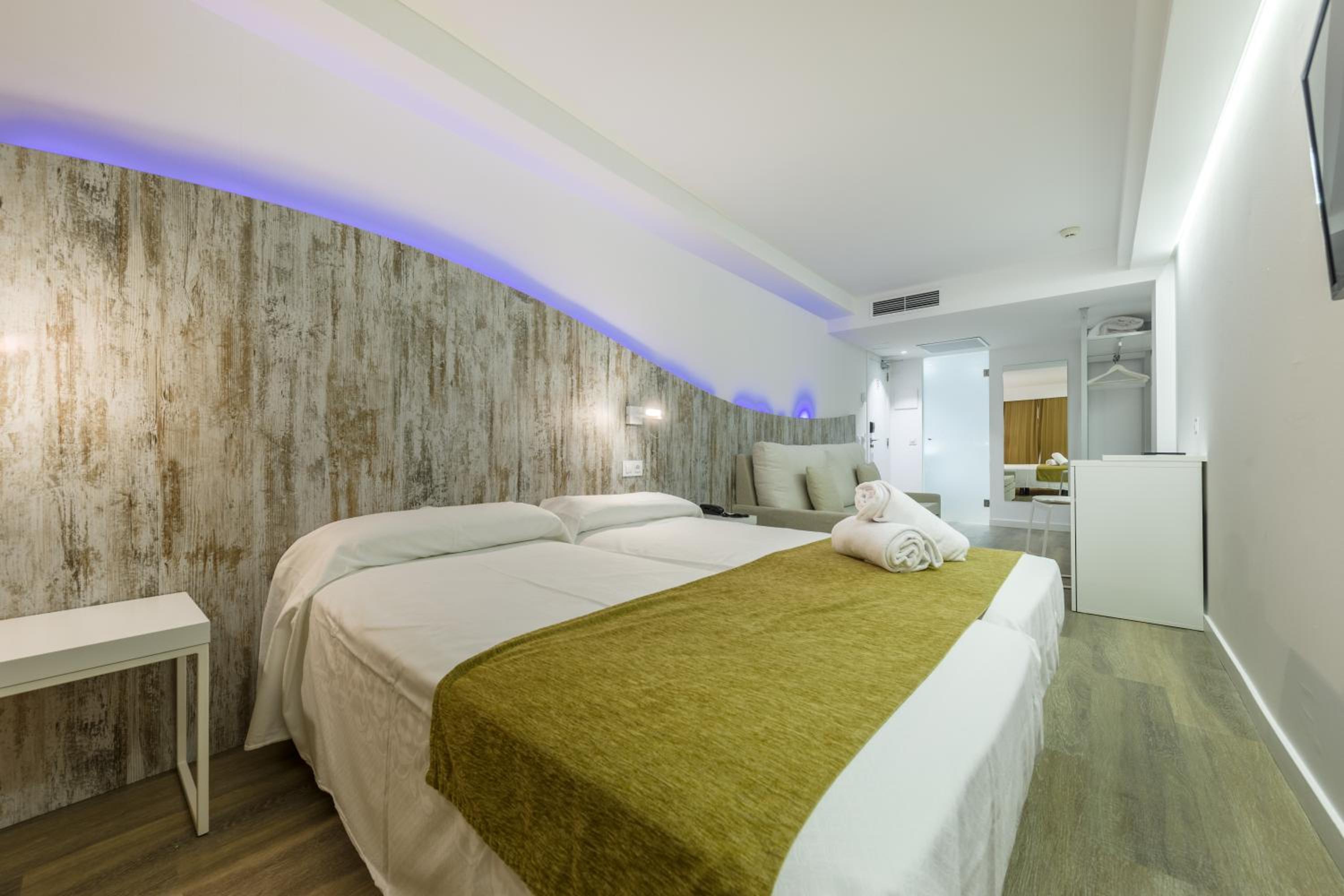 Junior Suite with Balcony photo 3