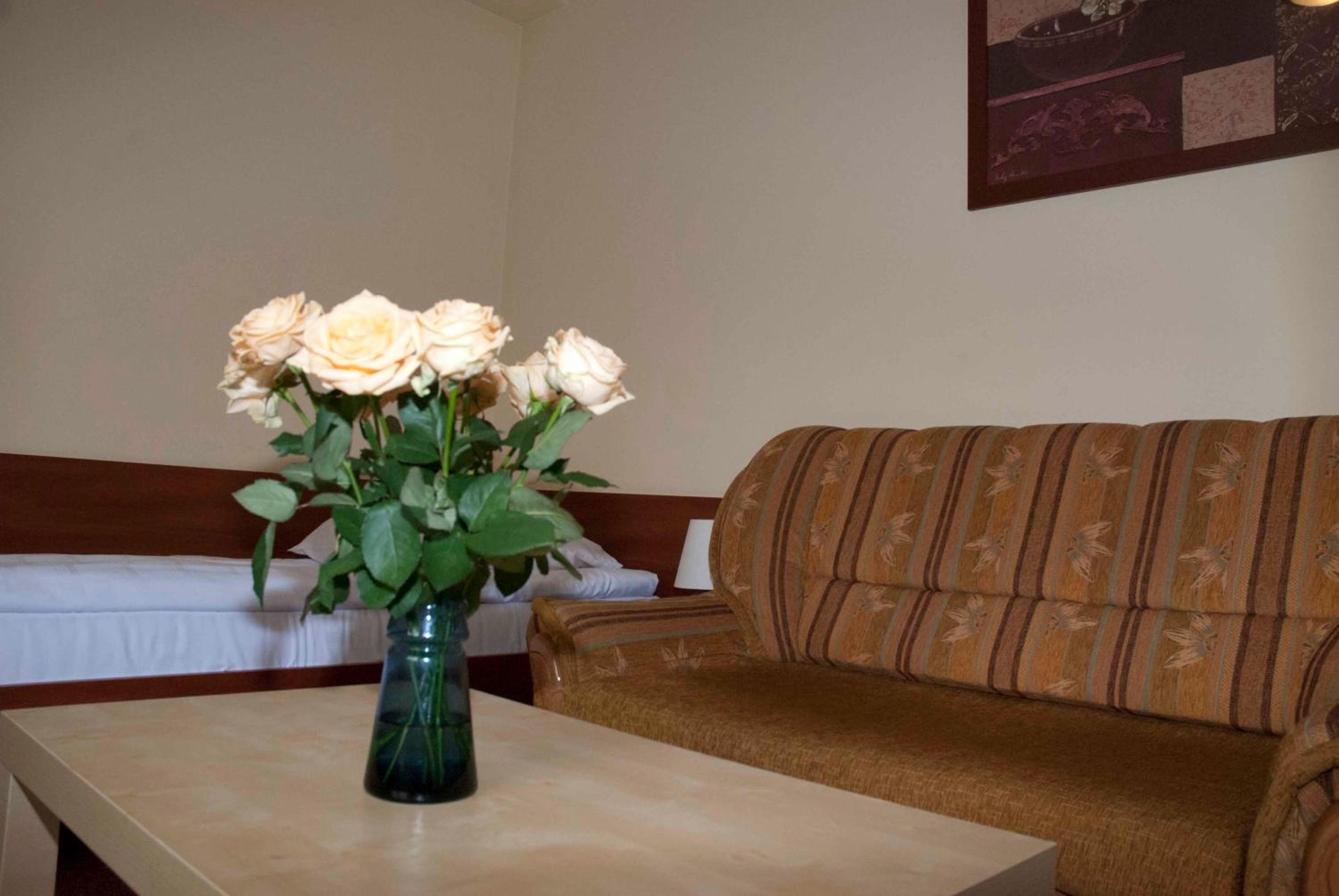 Standard Twin Room - Photo 3